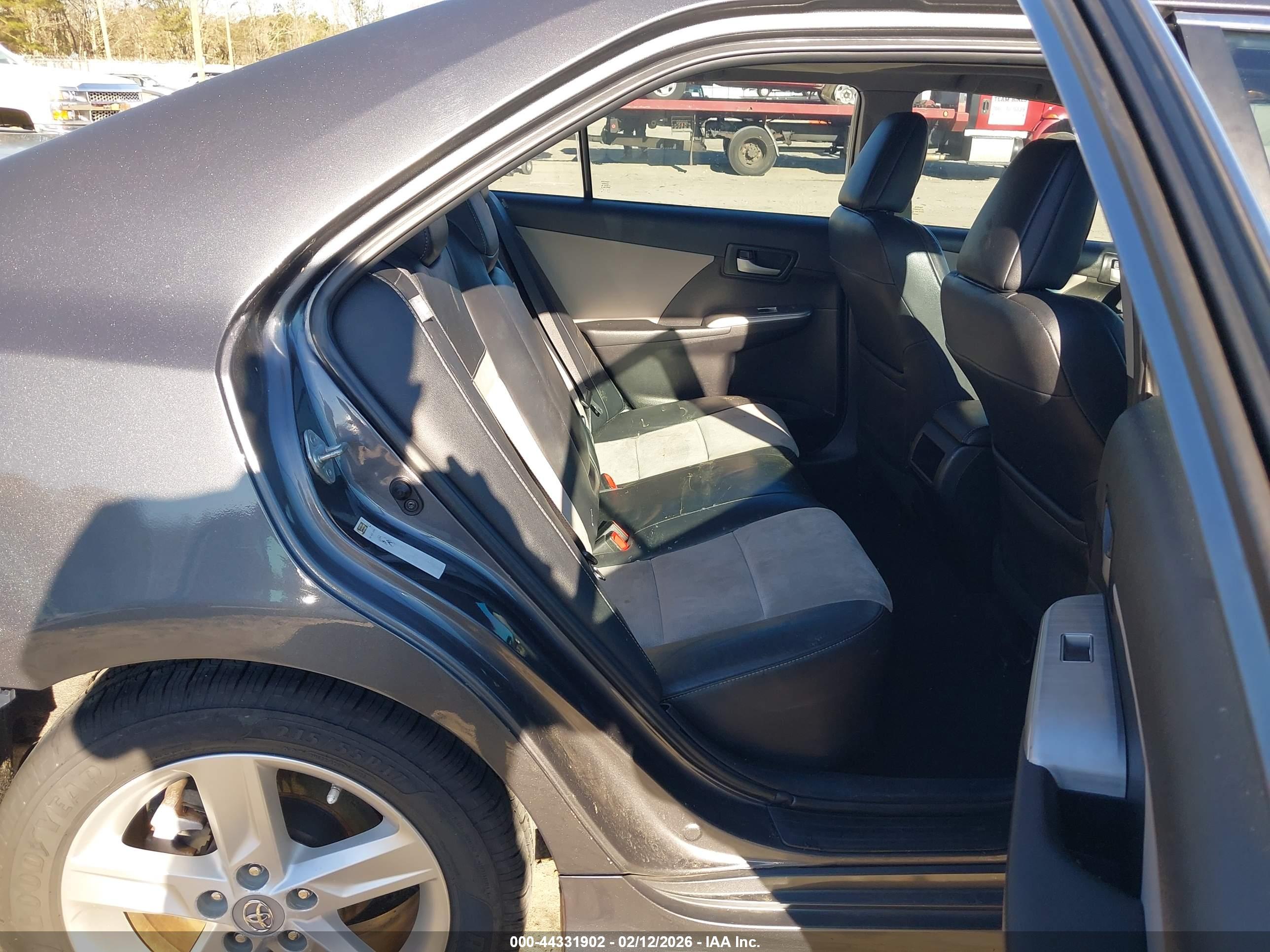 TOYOTA CAMRY image 8