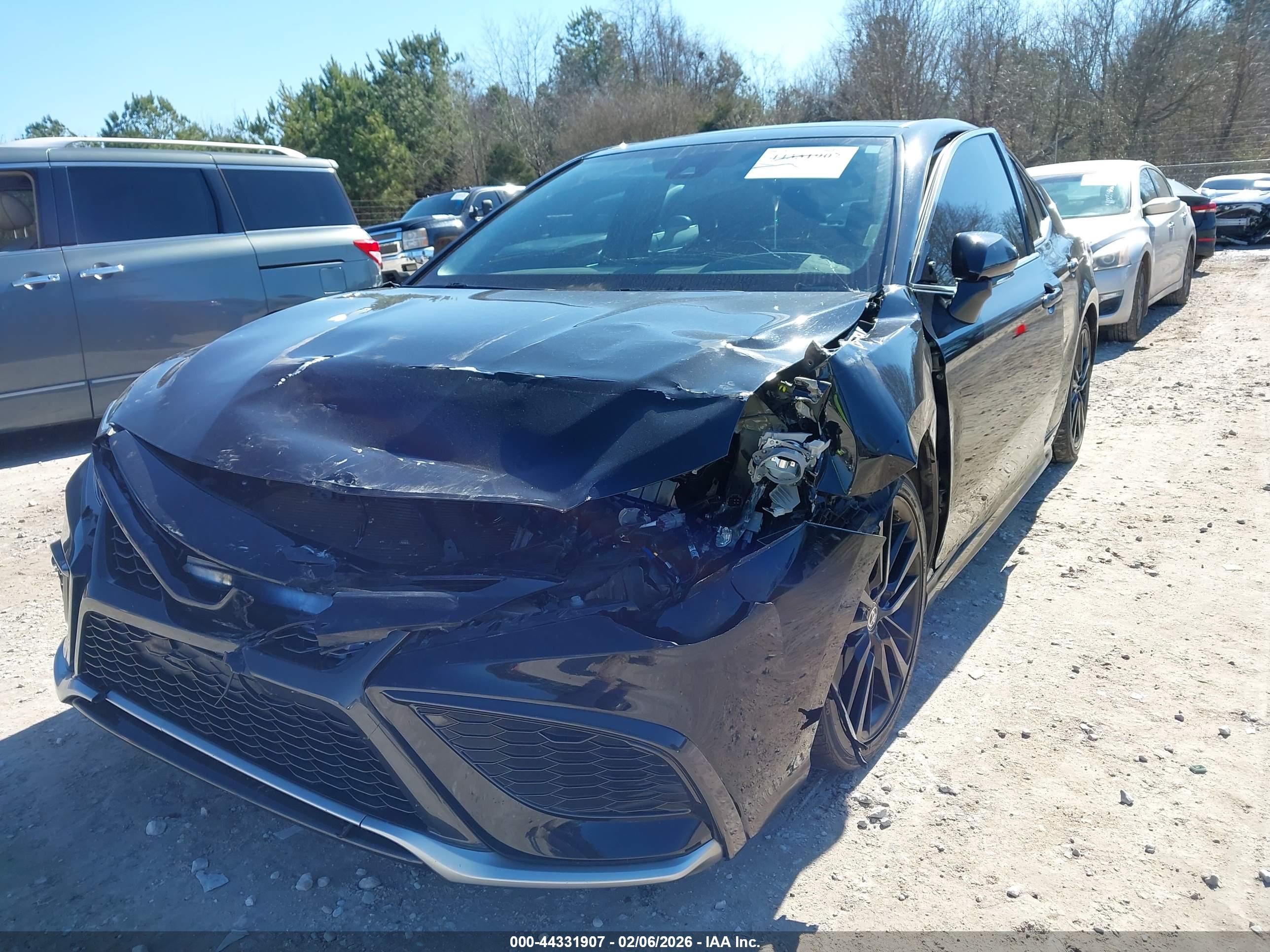 TOYOTA CAMRY image 6