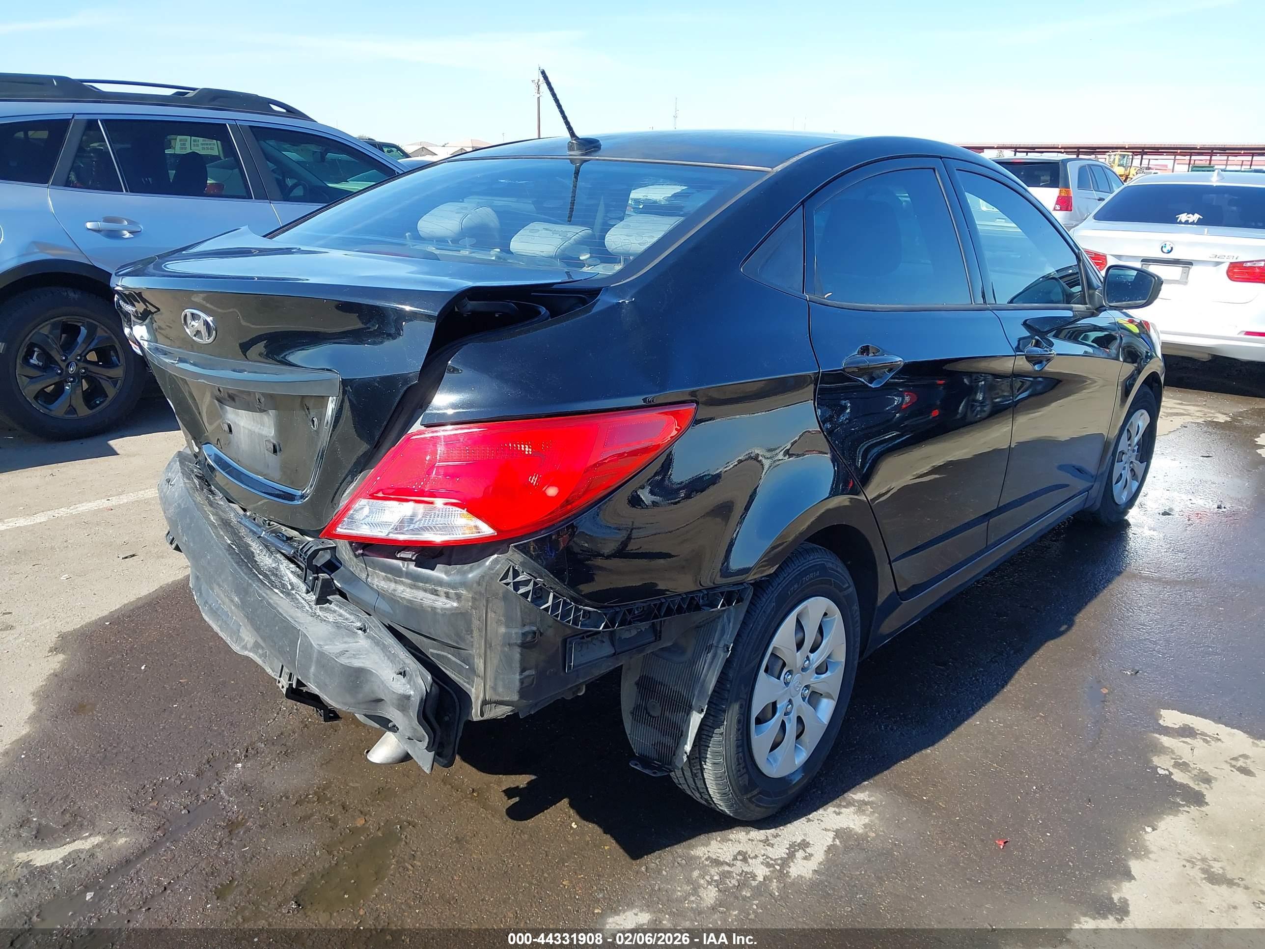 HYUNDAI ACCENT image 4