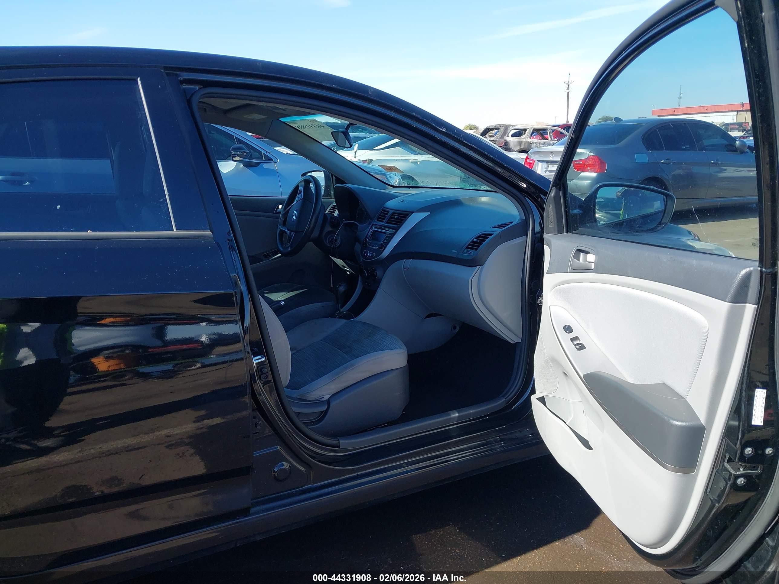 HYUNDAI ACCENT image 5