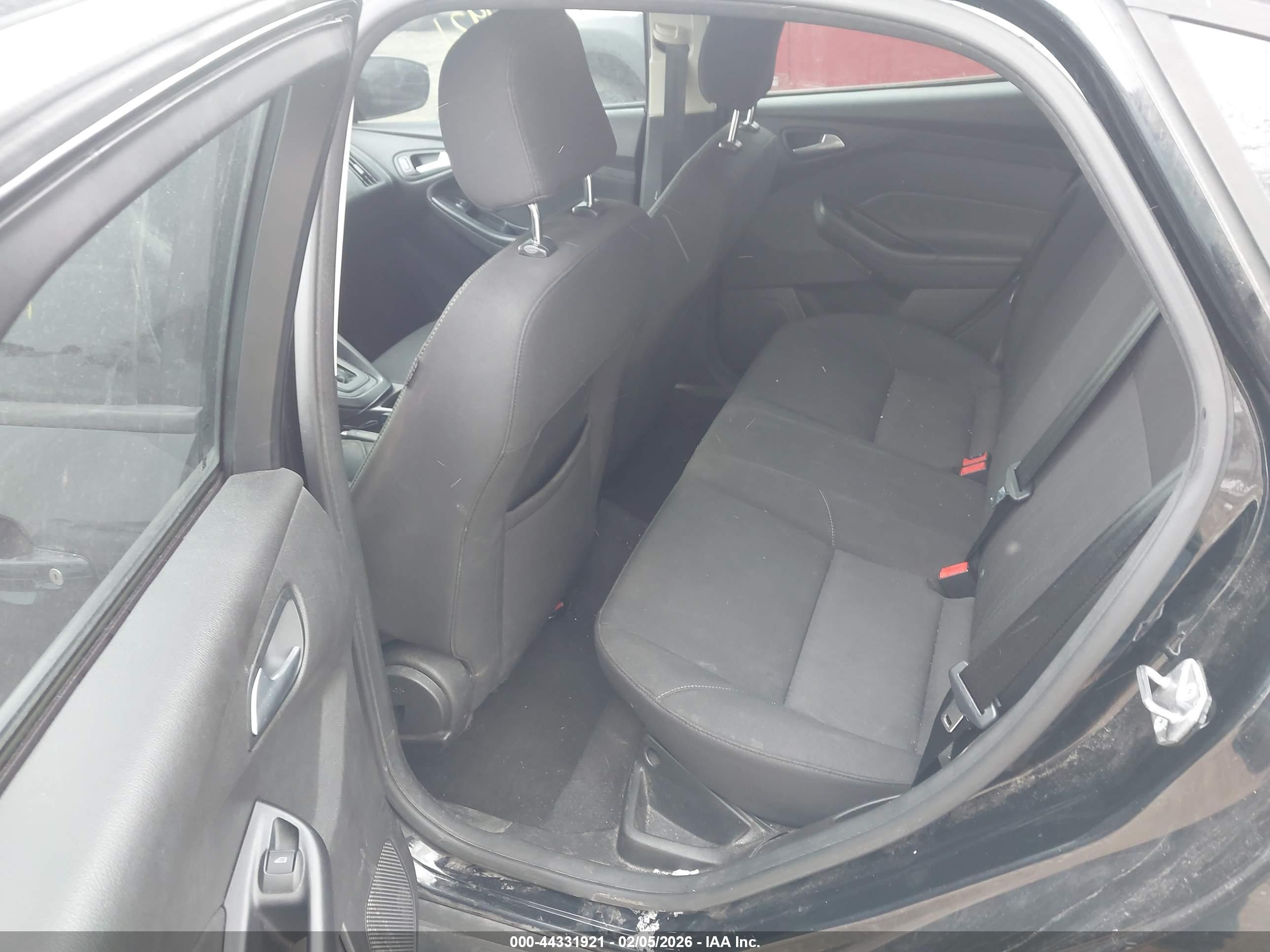 FORD FOCUS image 8