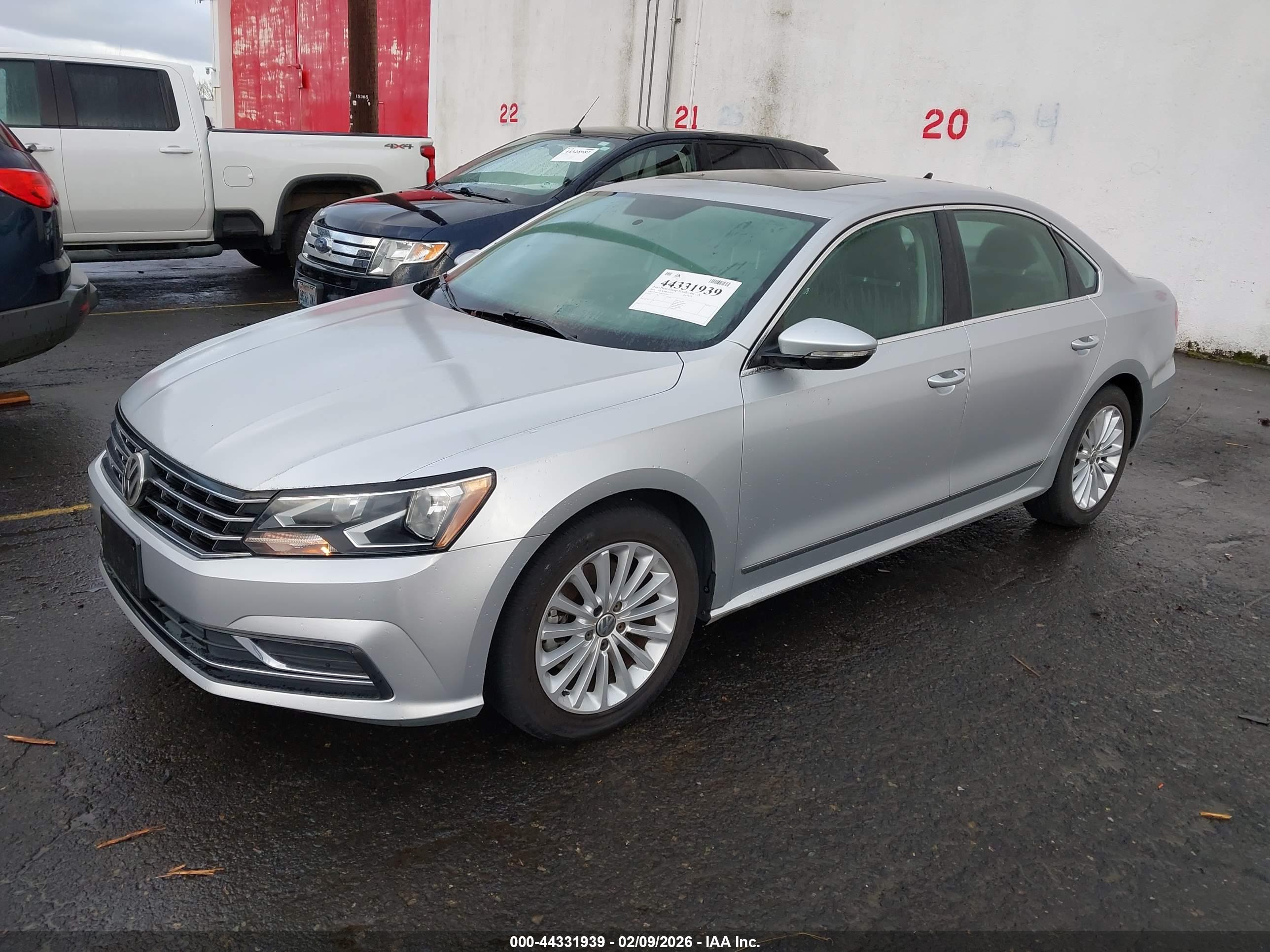 VOLKSWAGEN PASSAT image 2