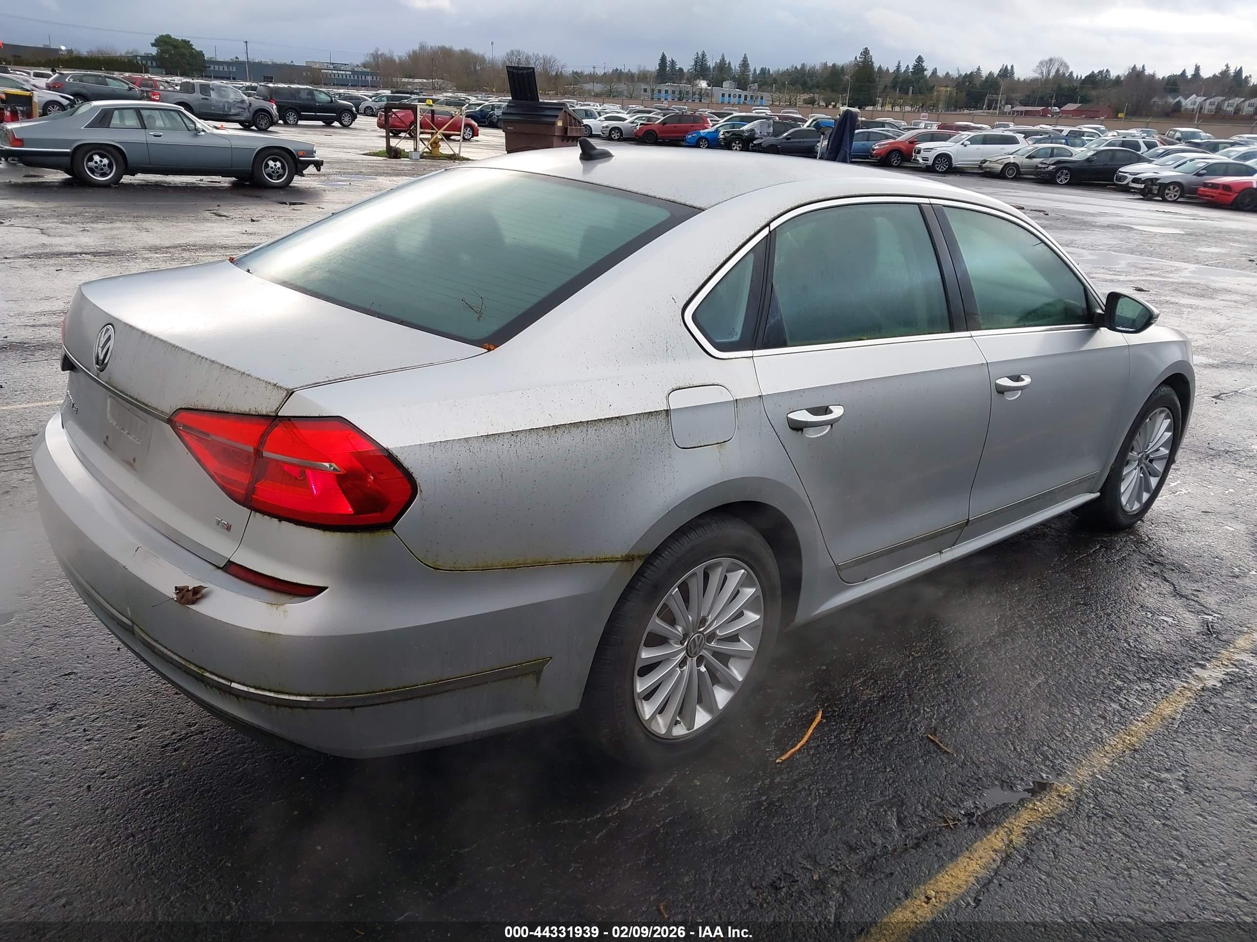 VOLKSWAGEN PASSAT image 4