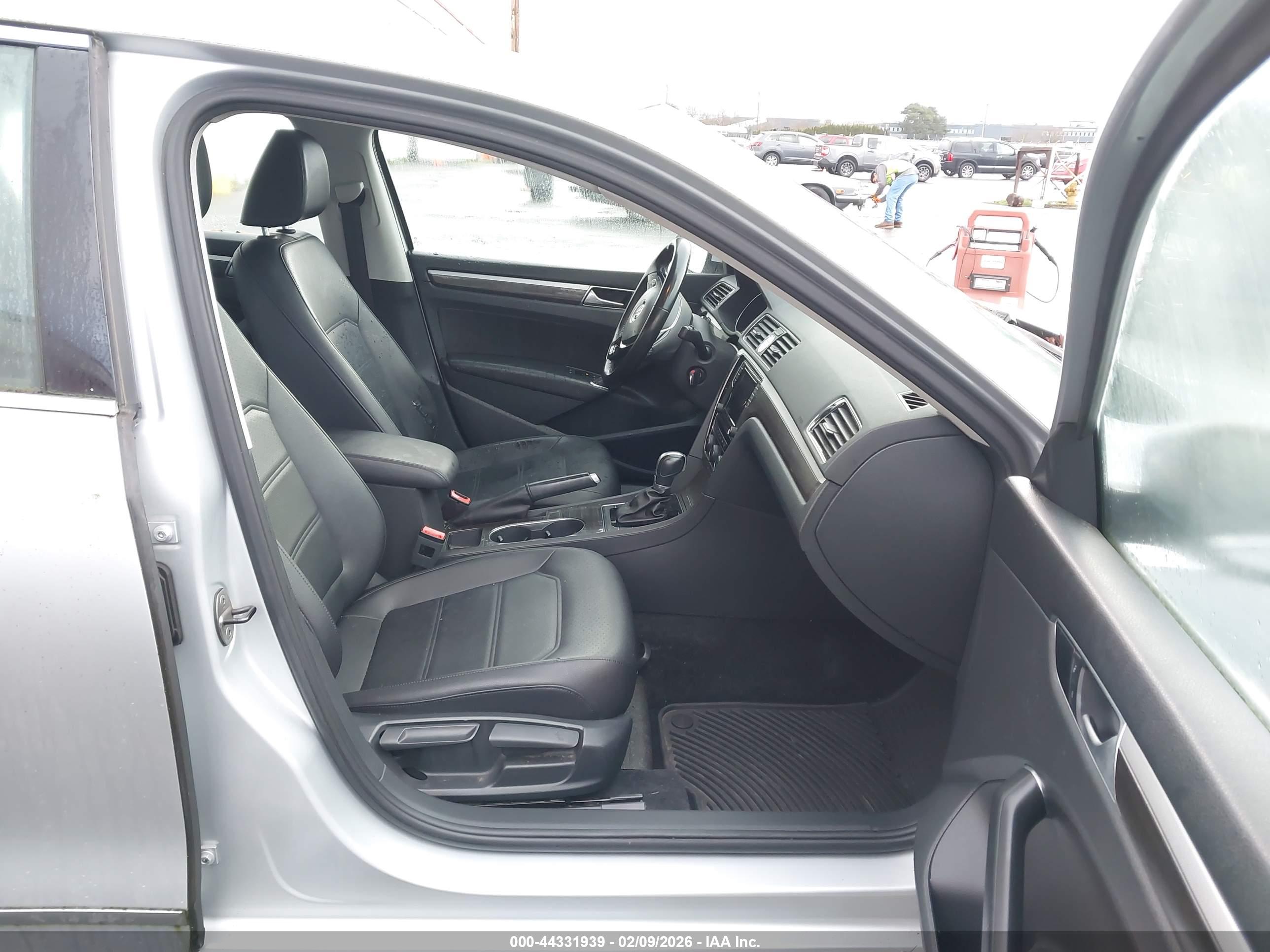 VOLKSWAGEN PASSAT image 5