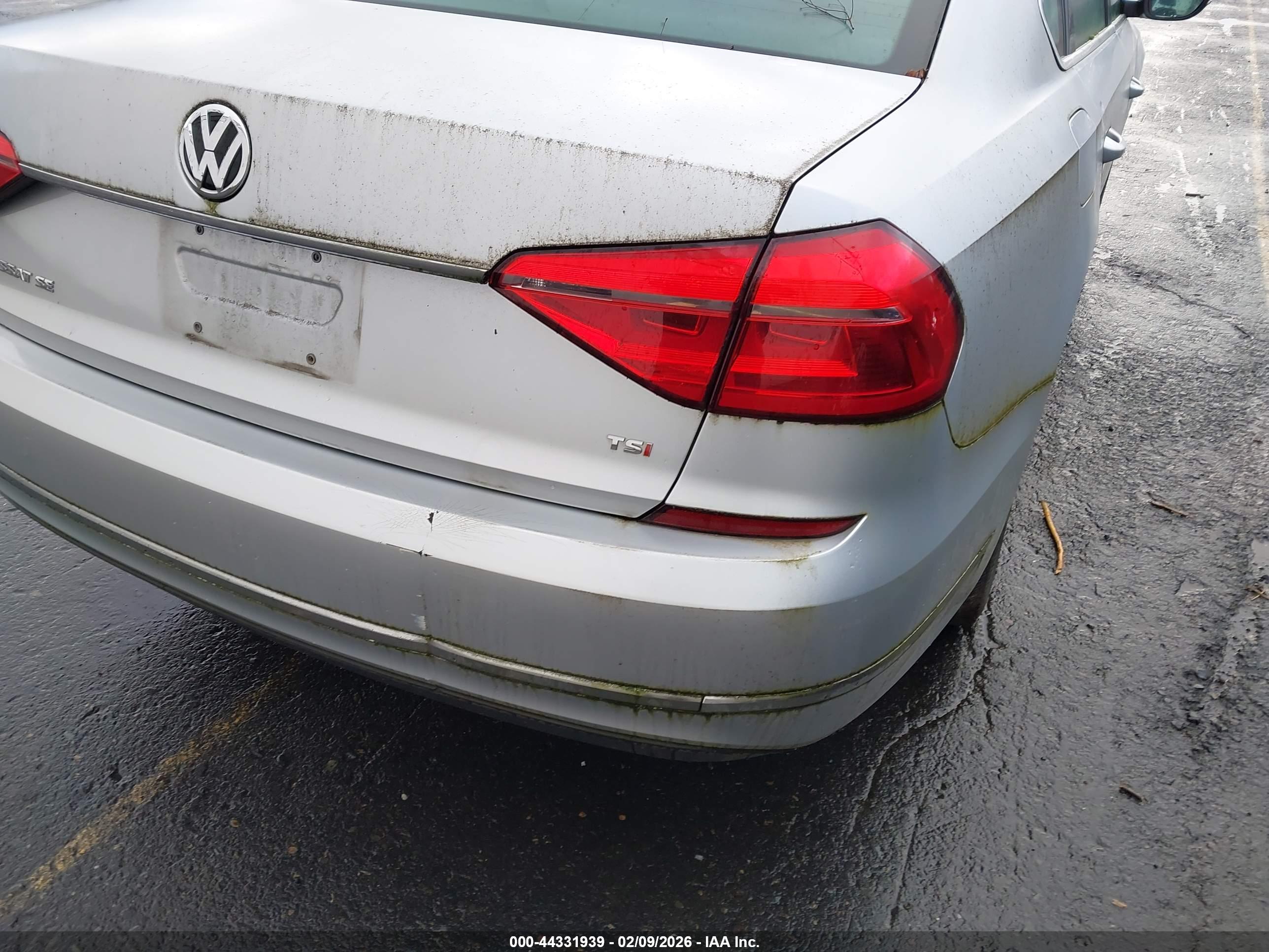 VOLKSWAGEN PASSAT image 6