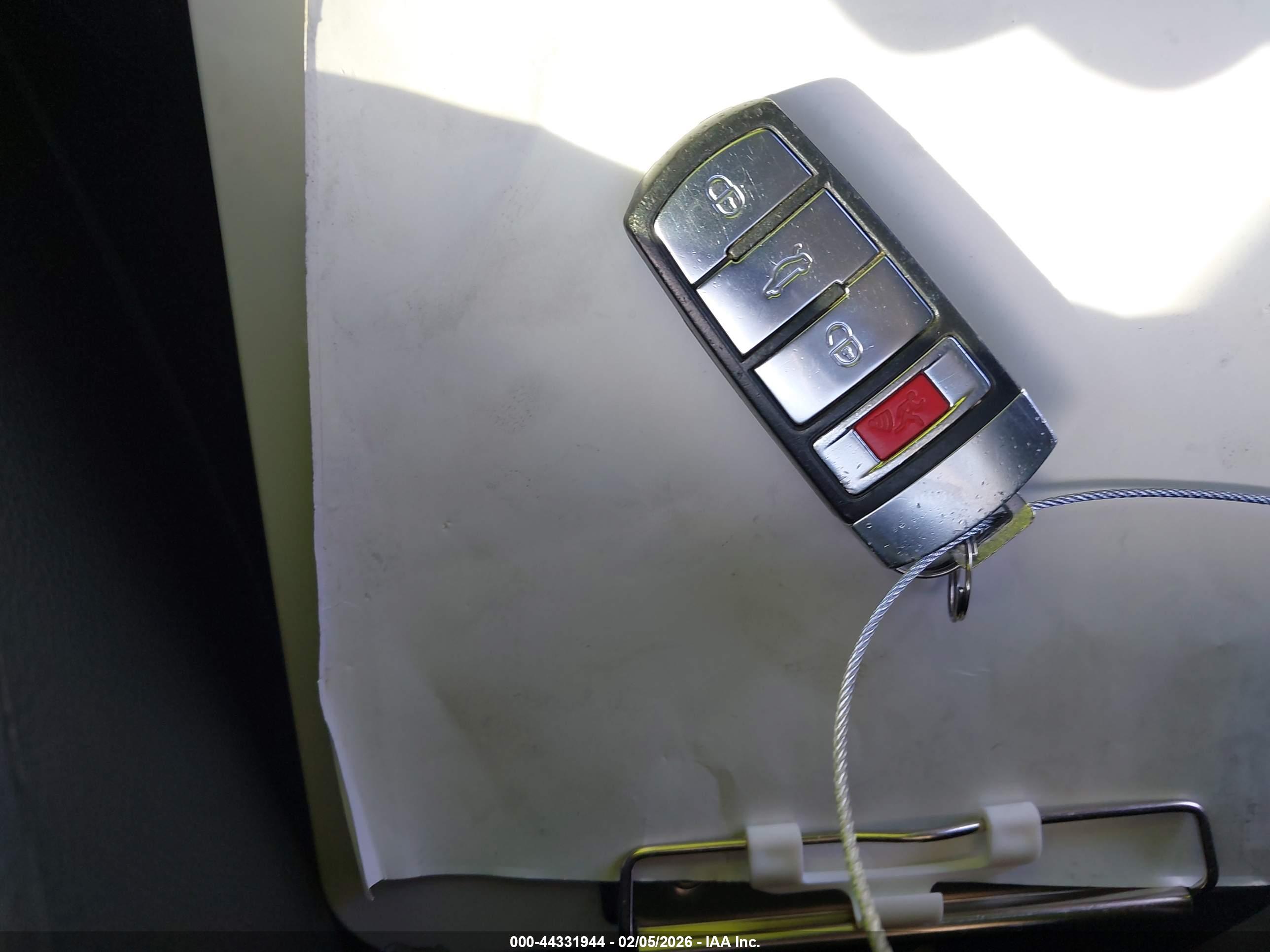 VOLKSWAGEN CC image 11