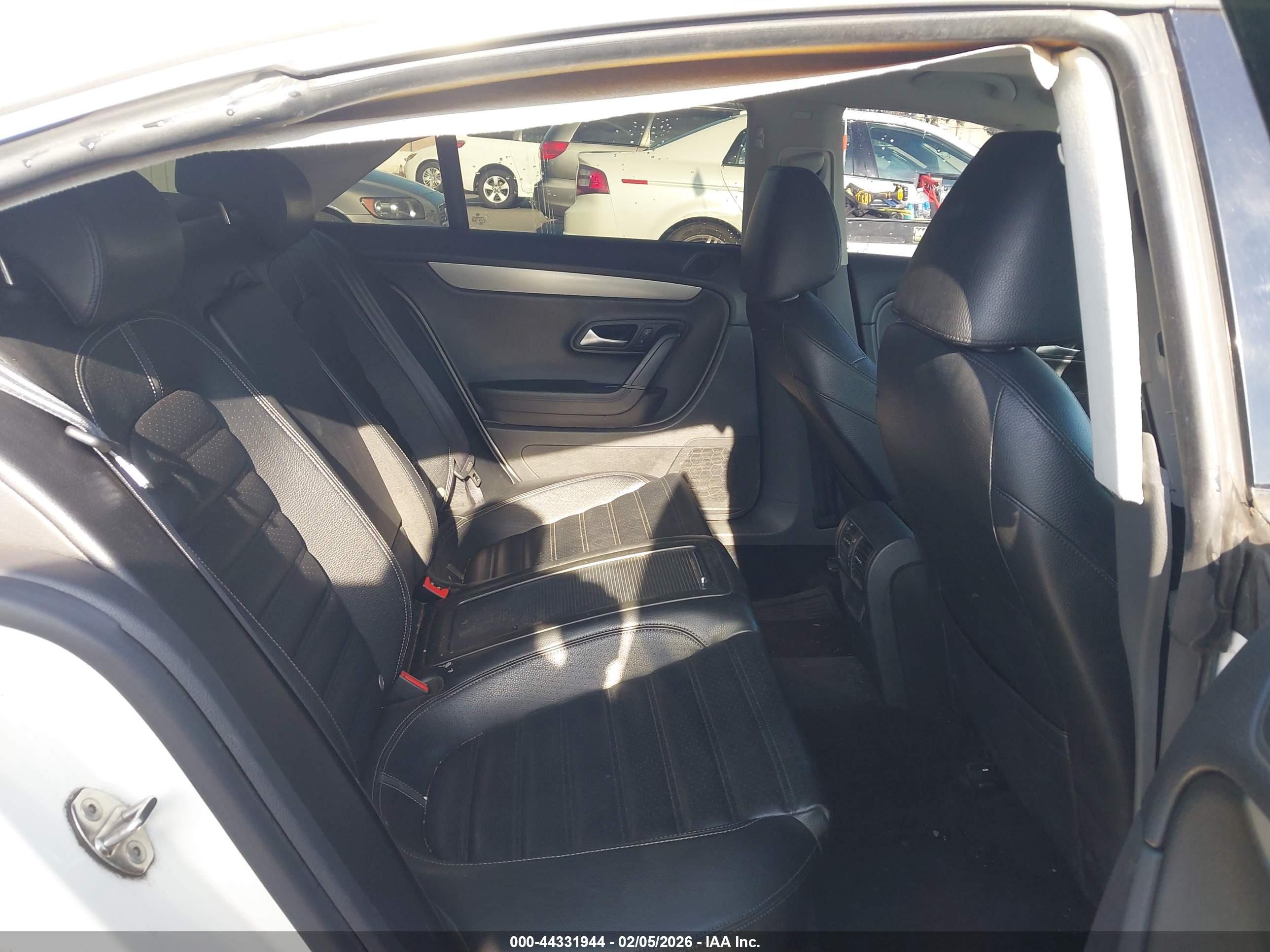 VOLKSWAGEN CC image 8