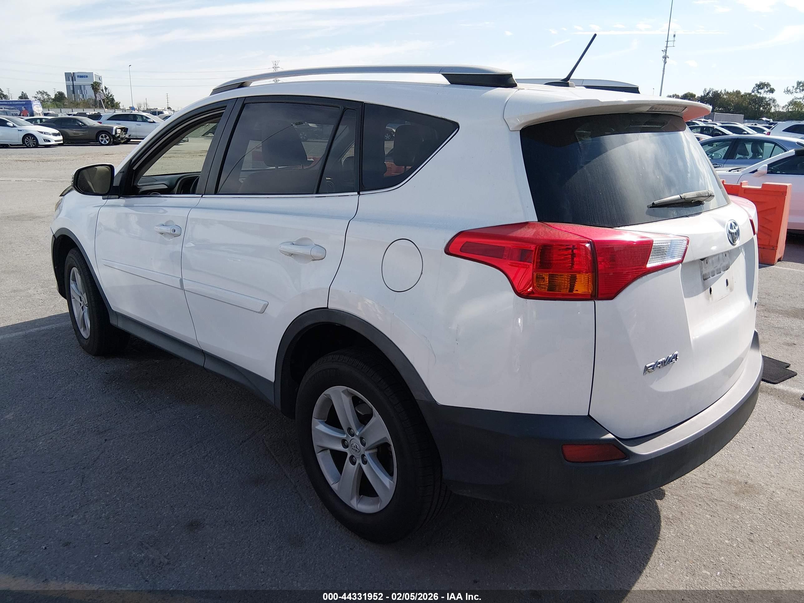 TOYOTA RAV4 image 3