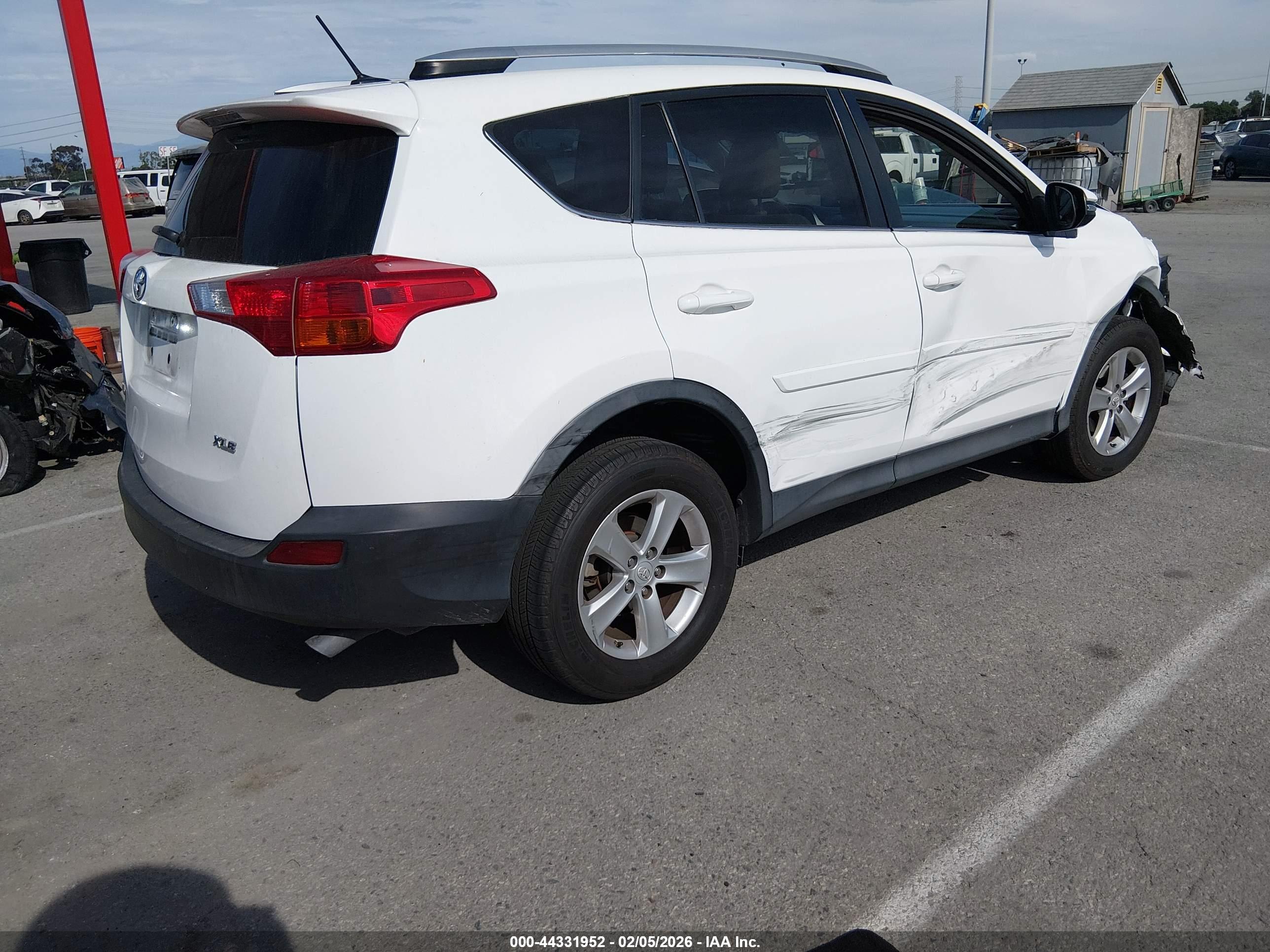 TOYOTA RAV4 image 4