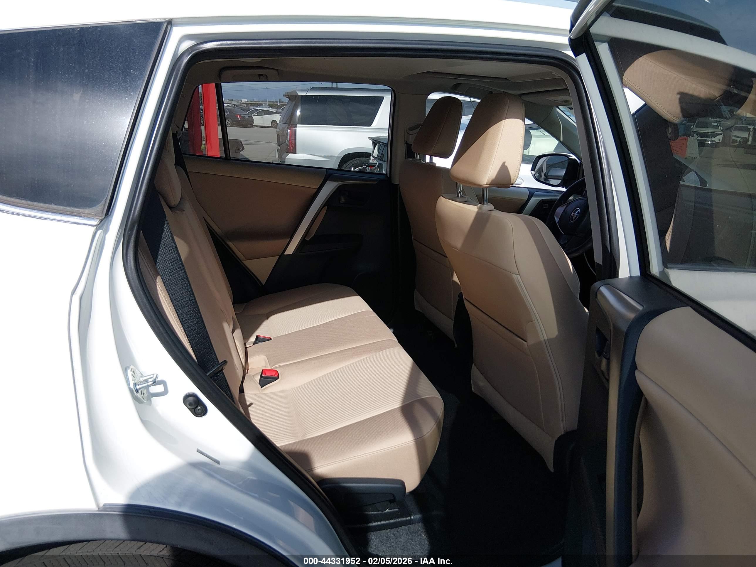 TOYOTA RAV4 image 8