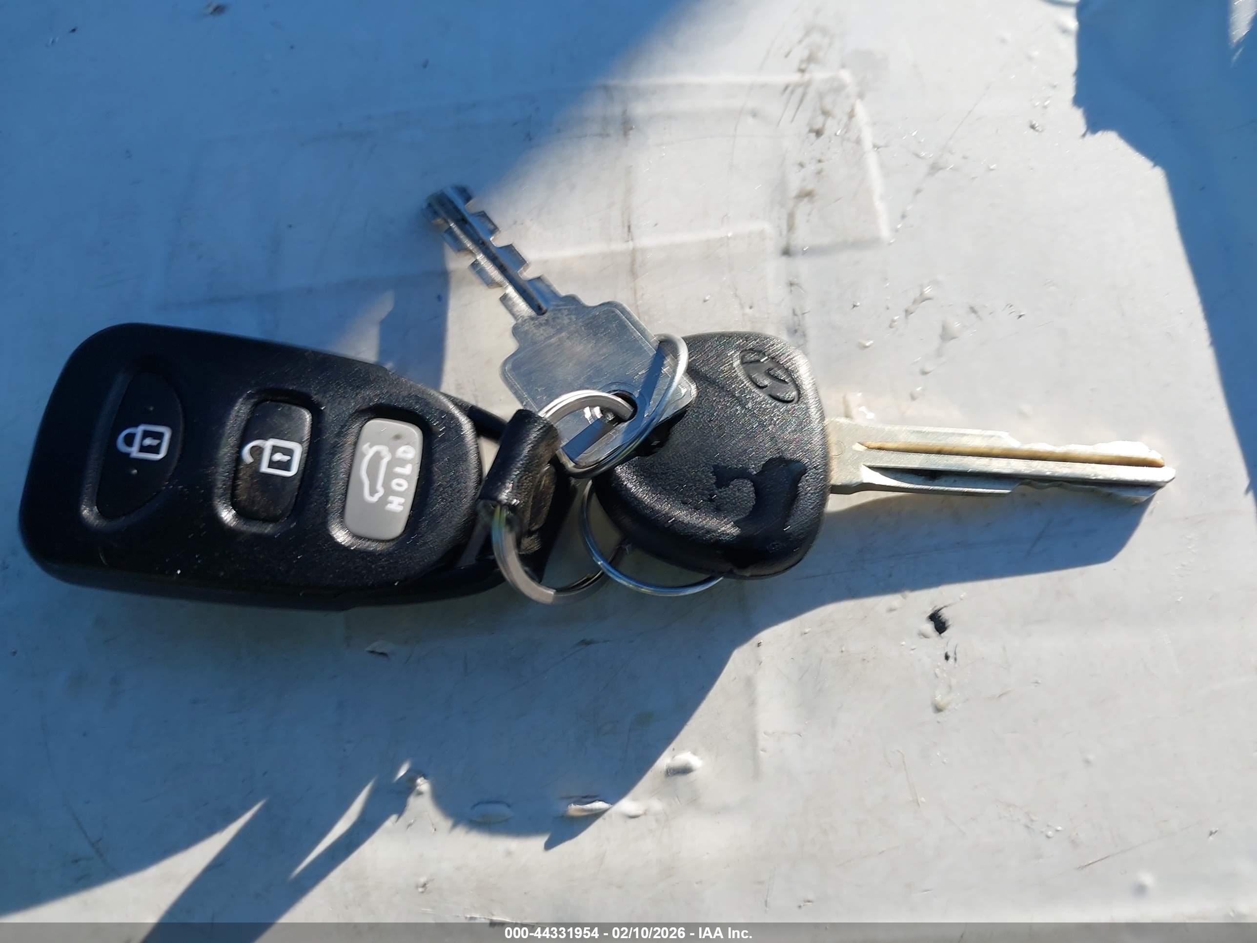 HYUNDAI ELANTRA image 11