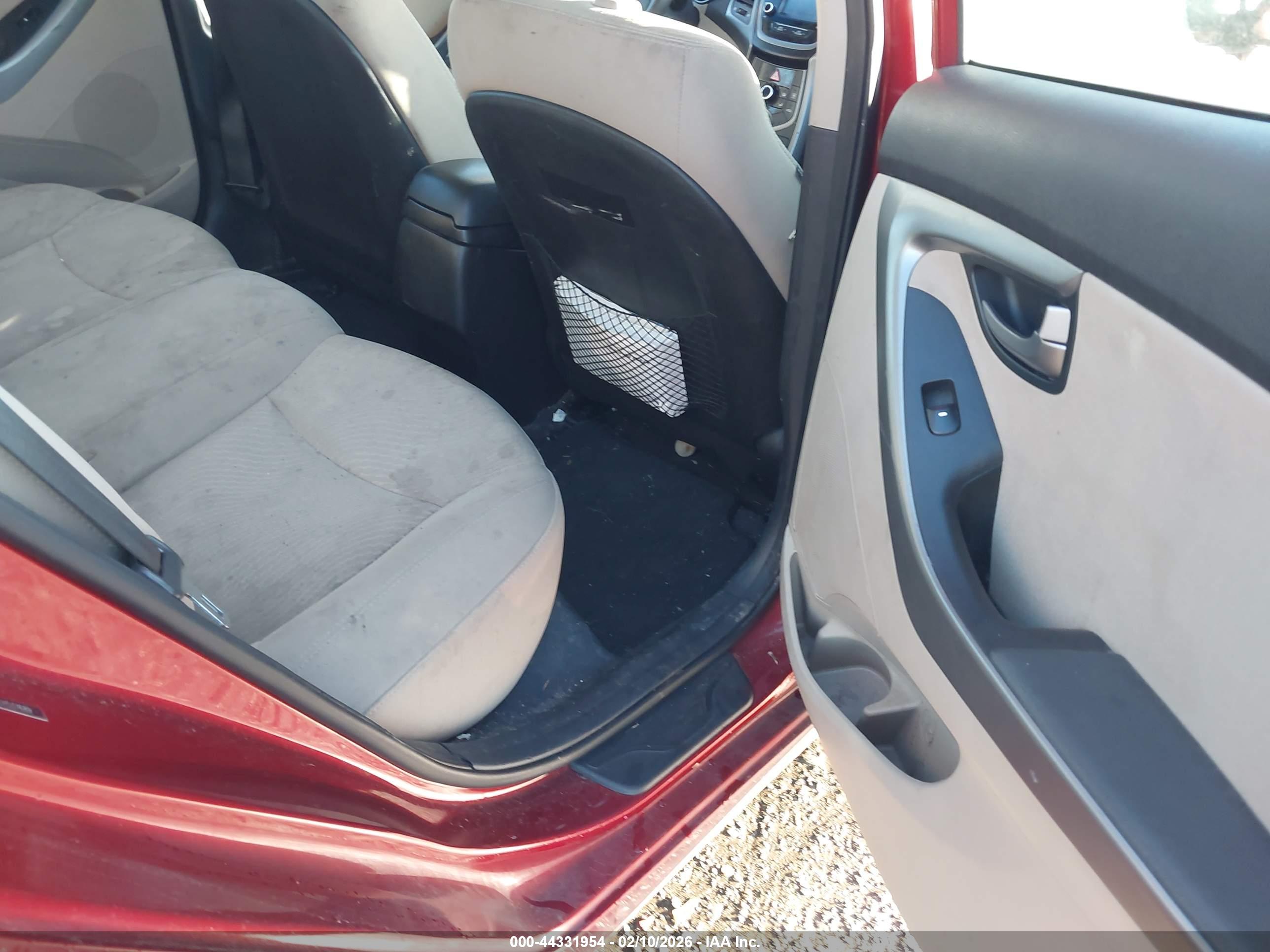 HYUNDAI ELANTRA image 8