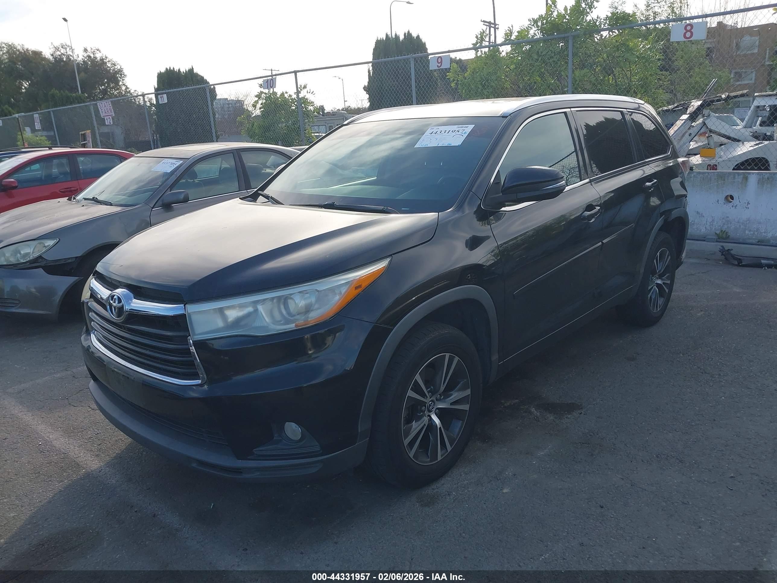 TOYOTA HIGHLANDER image 2