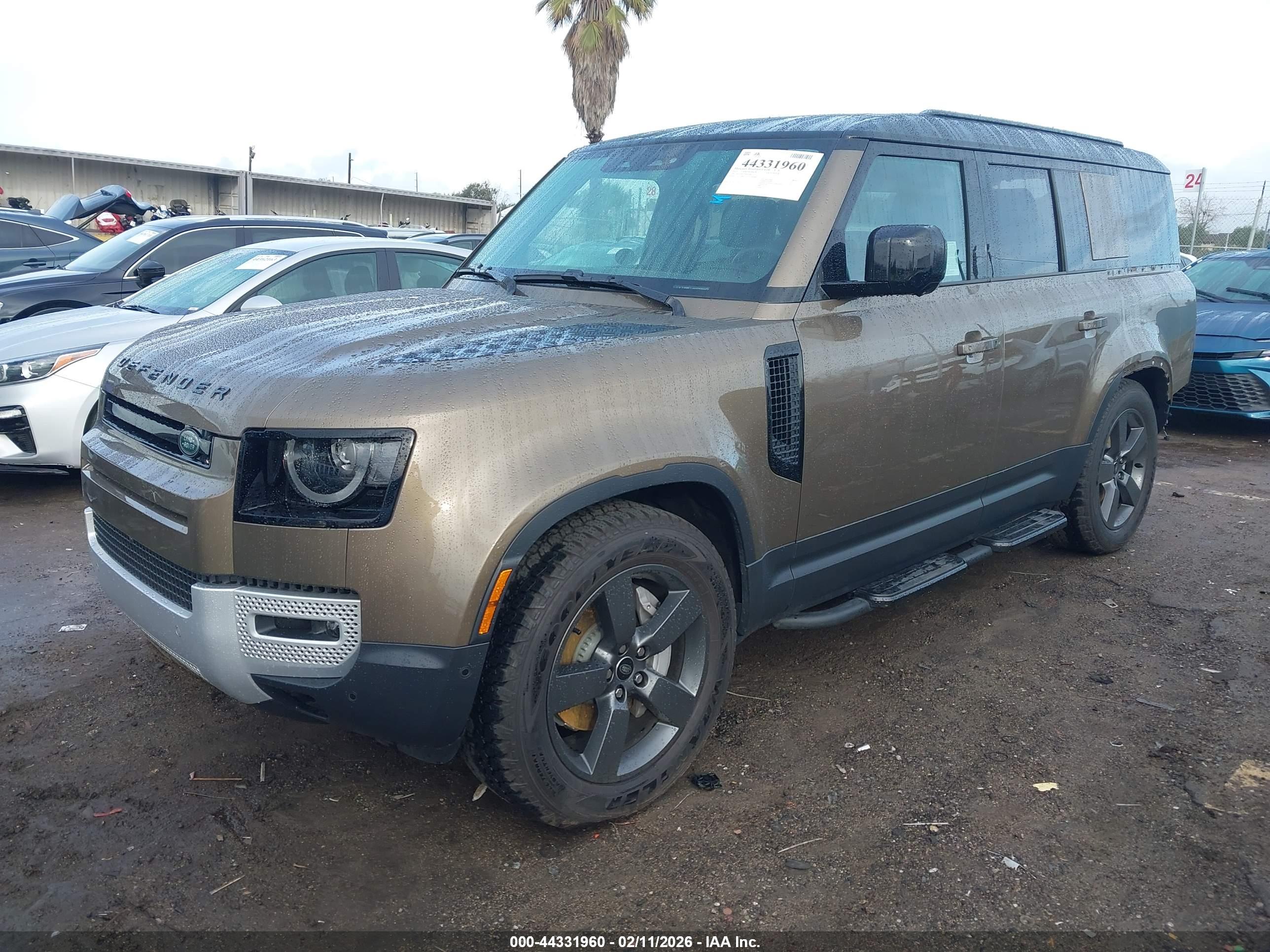 LAND ROVER image 2