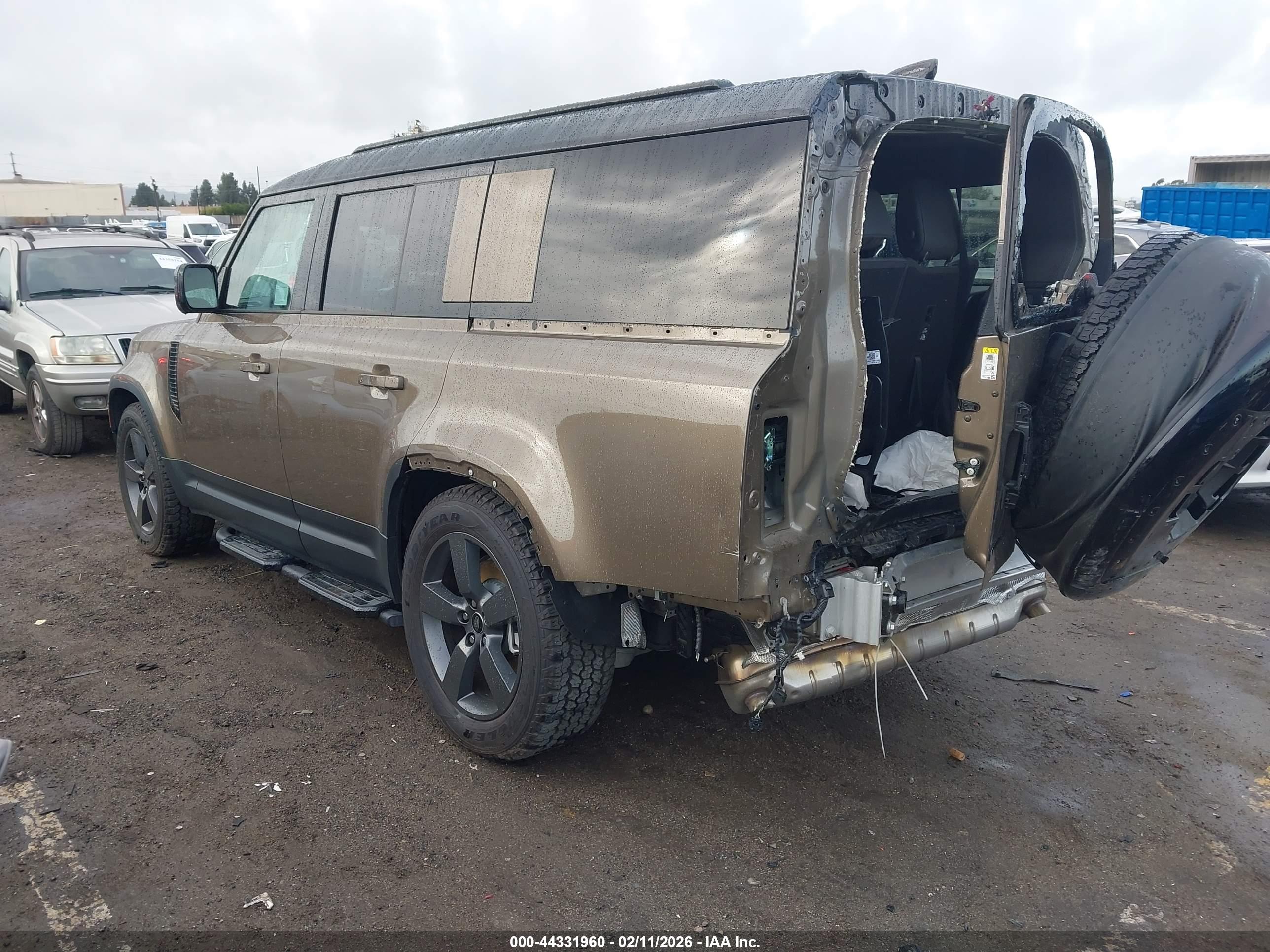 LAND ROVER image 3