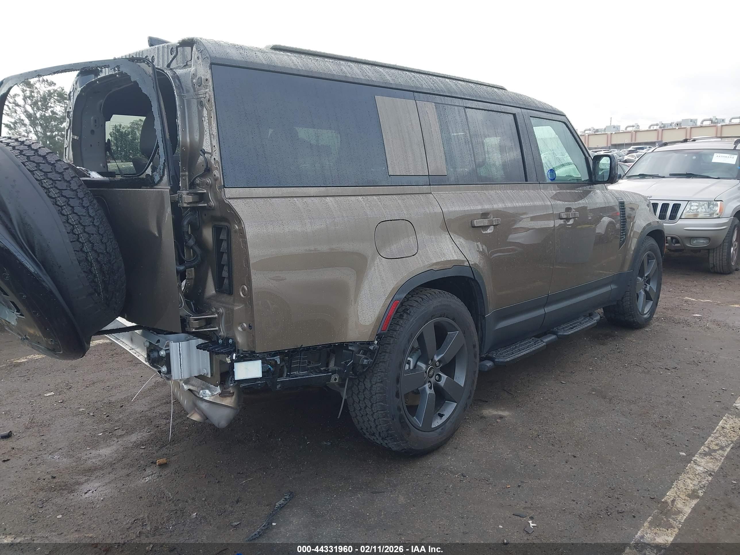 LAND ROVER image 4