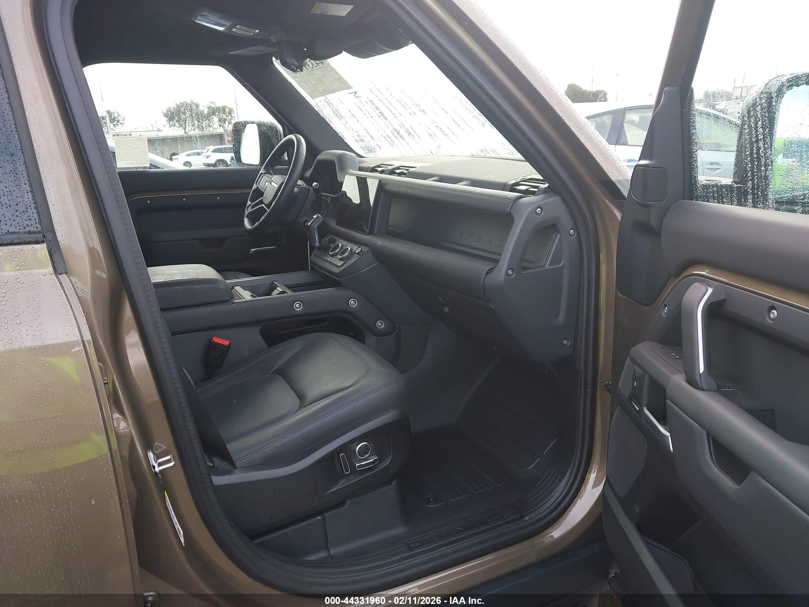 LAND ROVER image 5