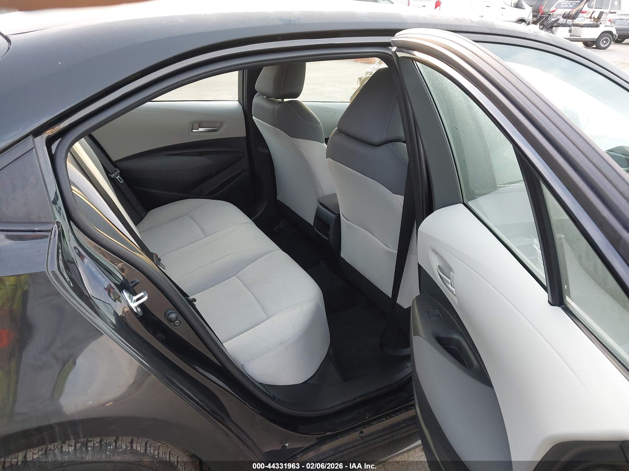 TOYOTA COROLLA image 8