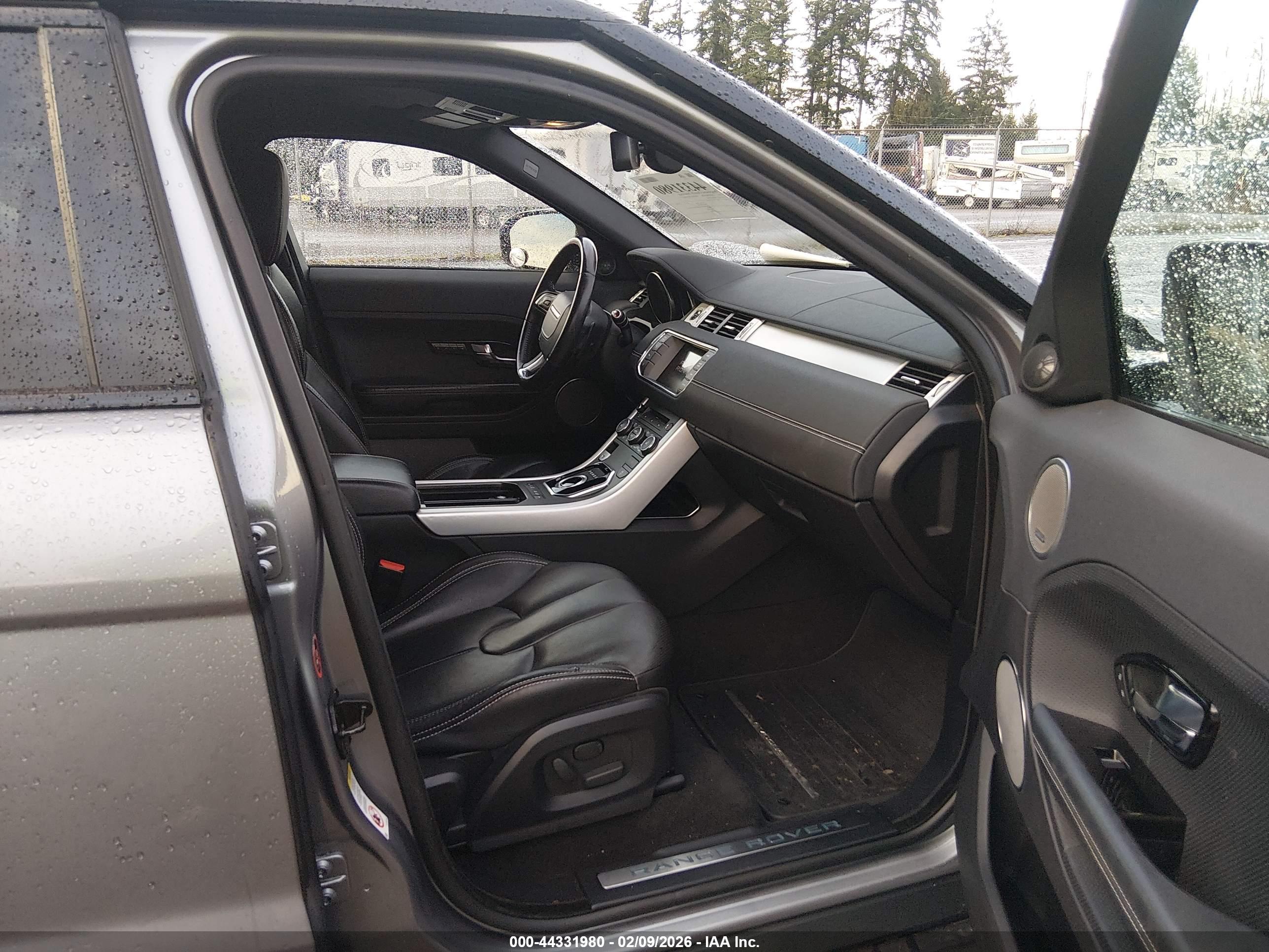 LAND ROVER image 5