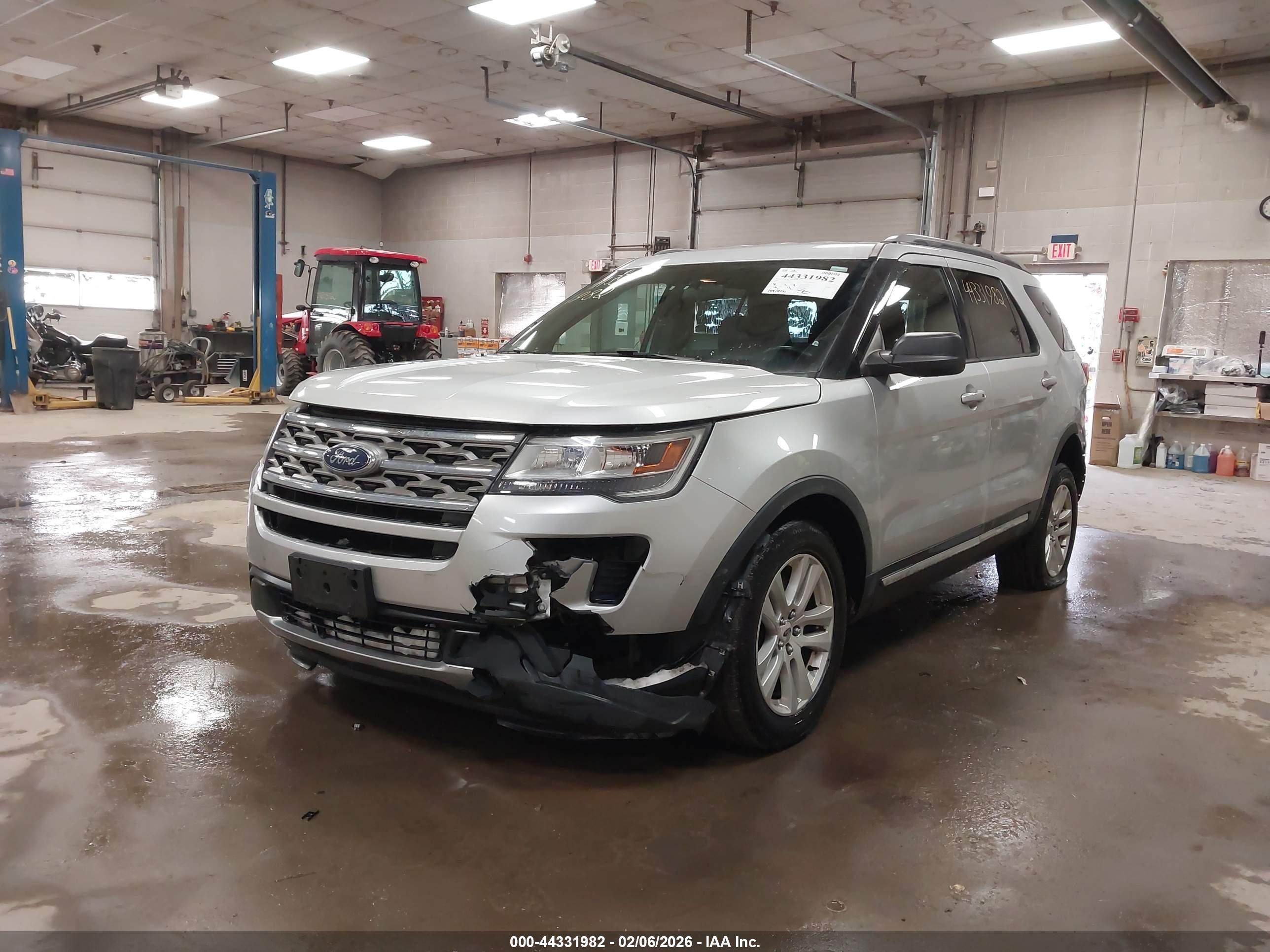FORD EXPLORER image 2