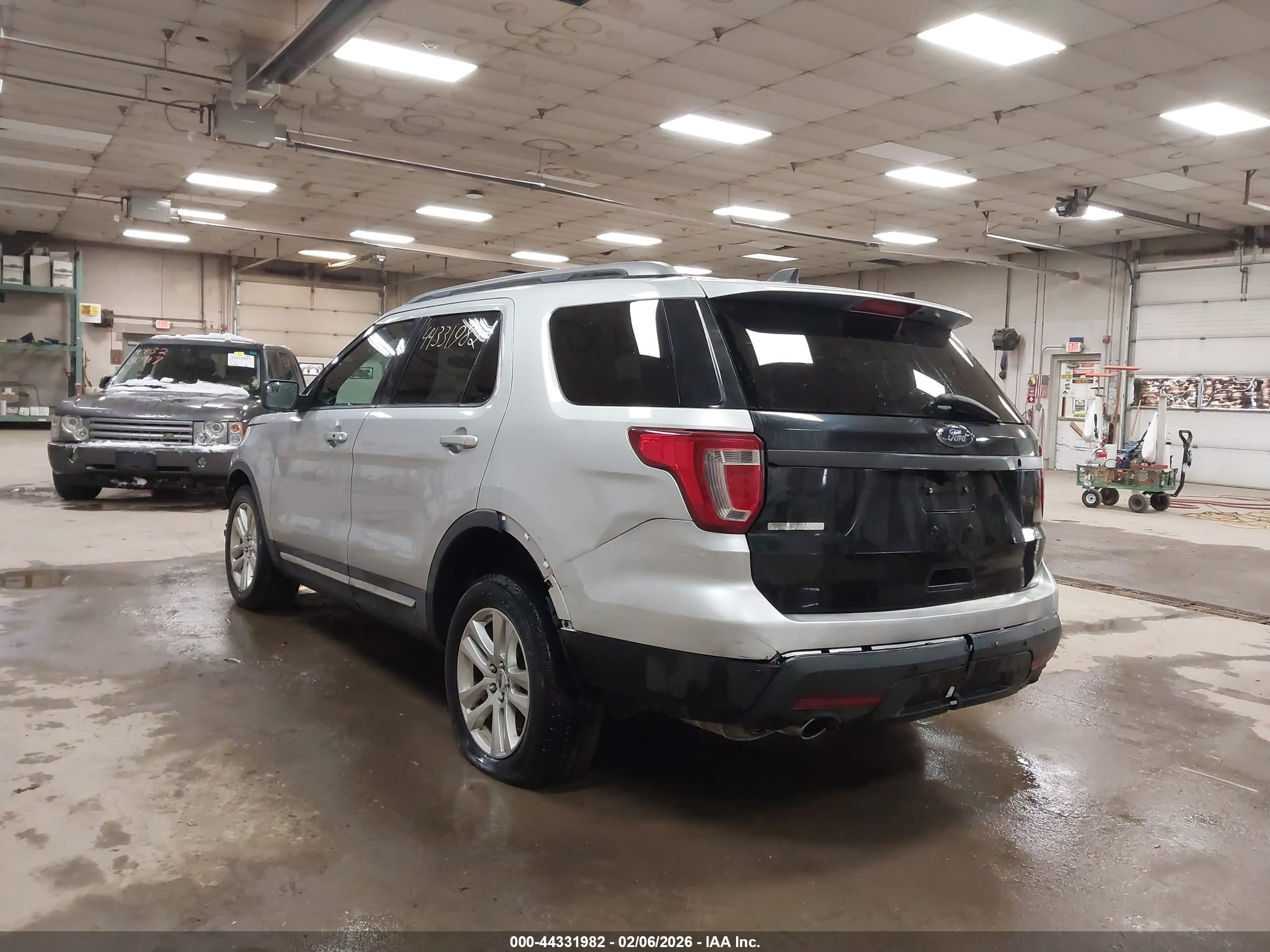 FORD EXPLORER image 3