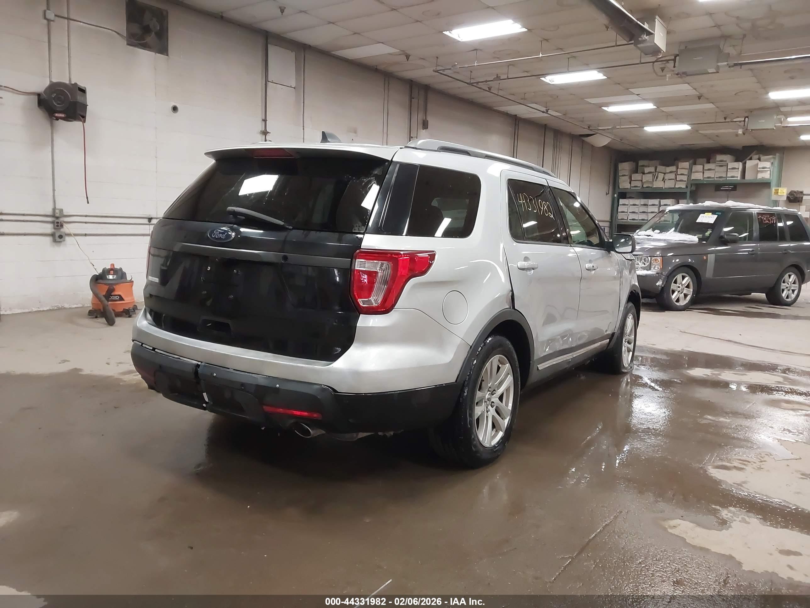 FORD EXPLORER image 4