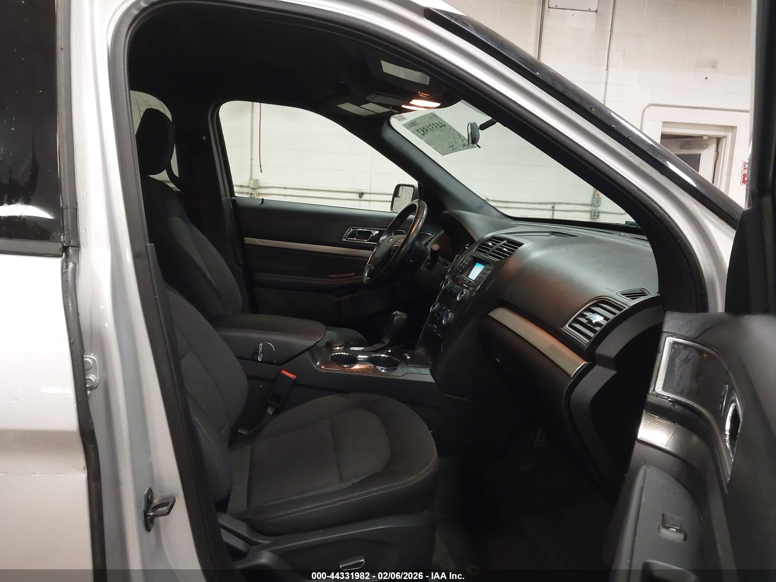 FORD EXPLORER image 5