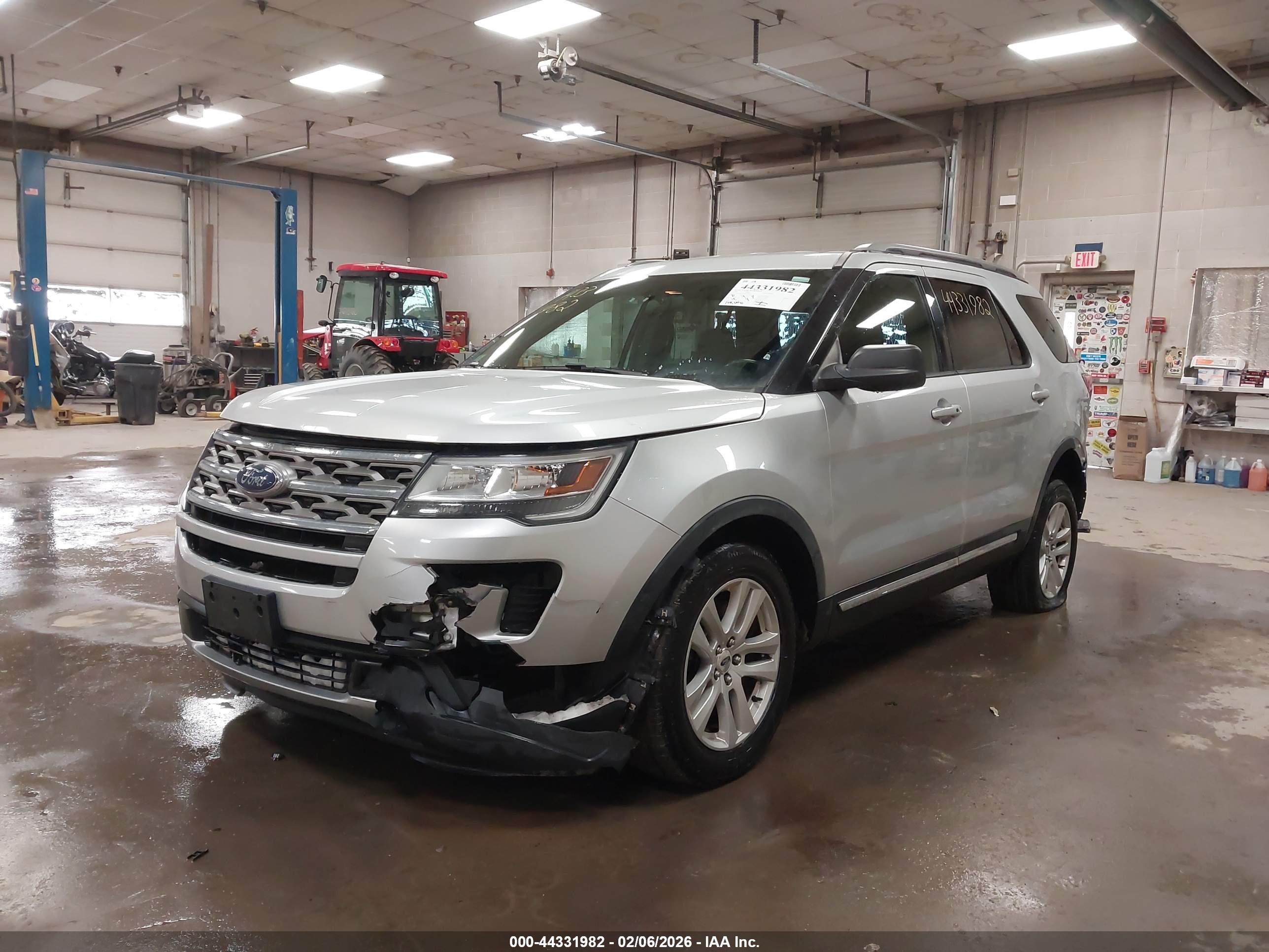 FORD EXPLORER image 6