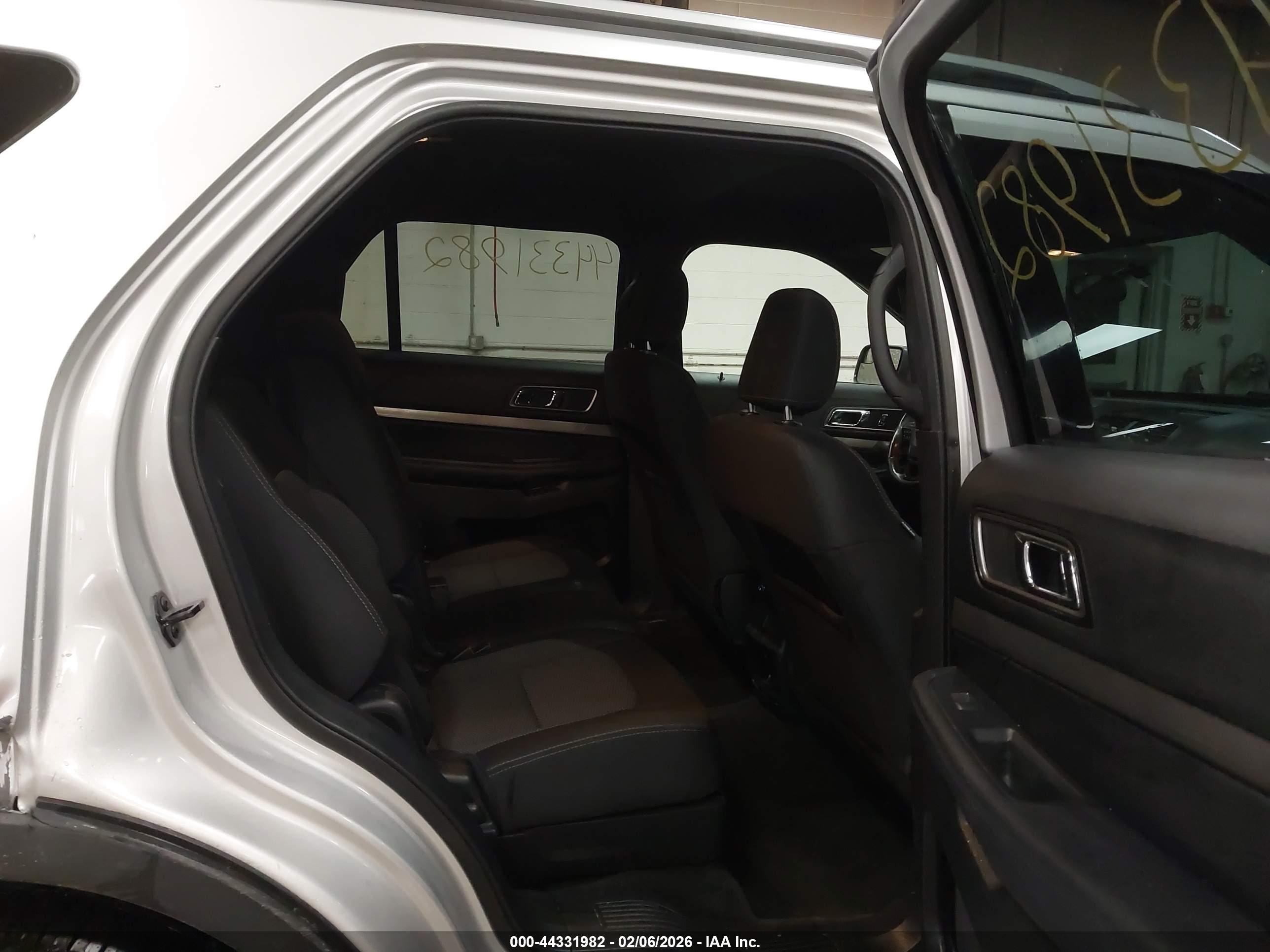 FORD EXPLORER image 8