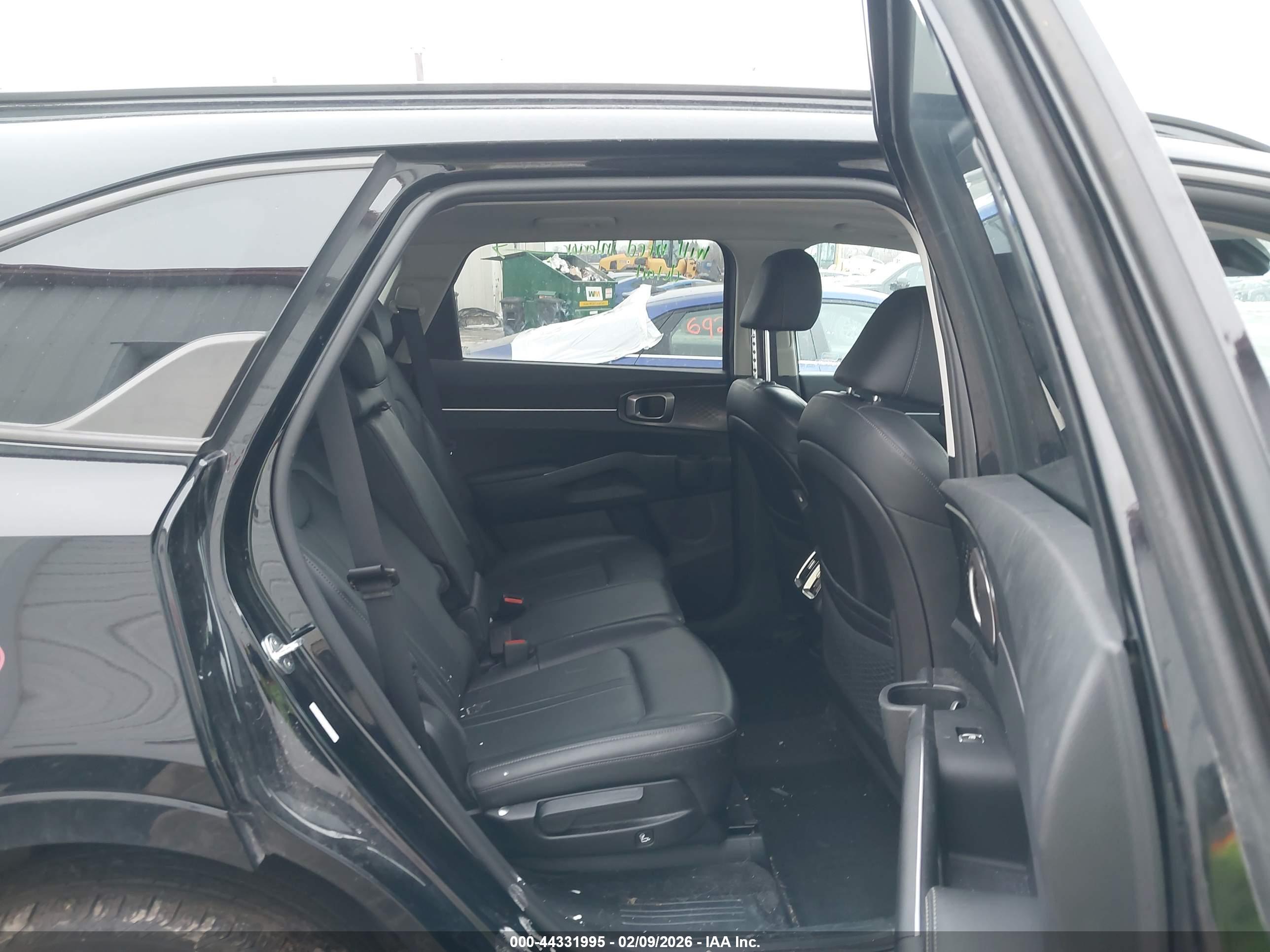 KIA SORENTO image 8