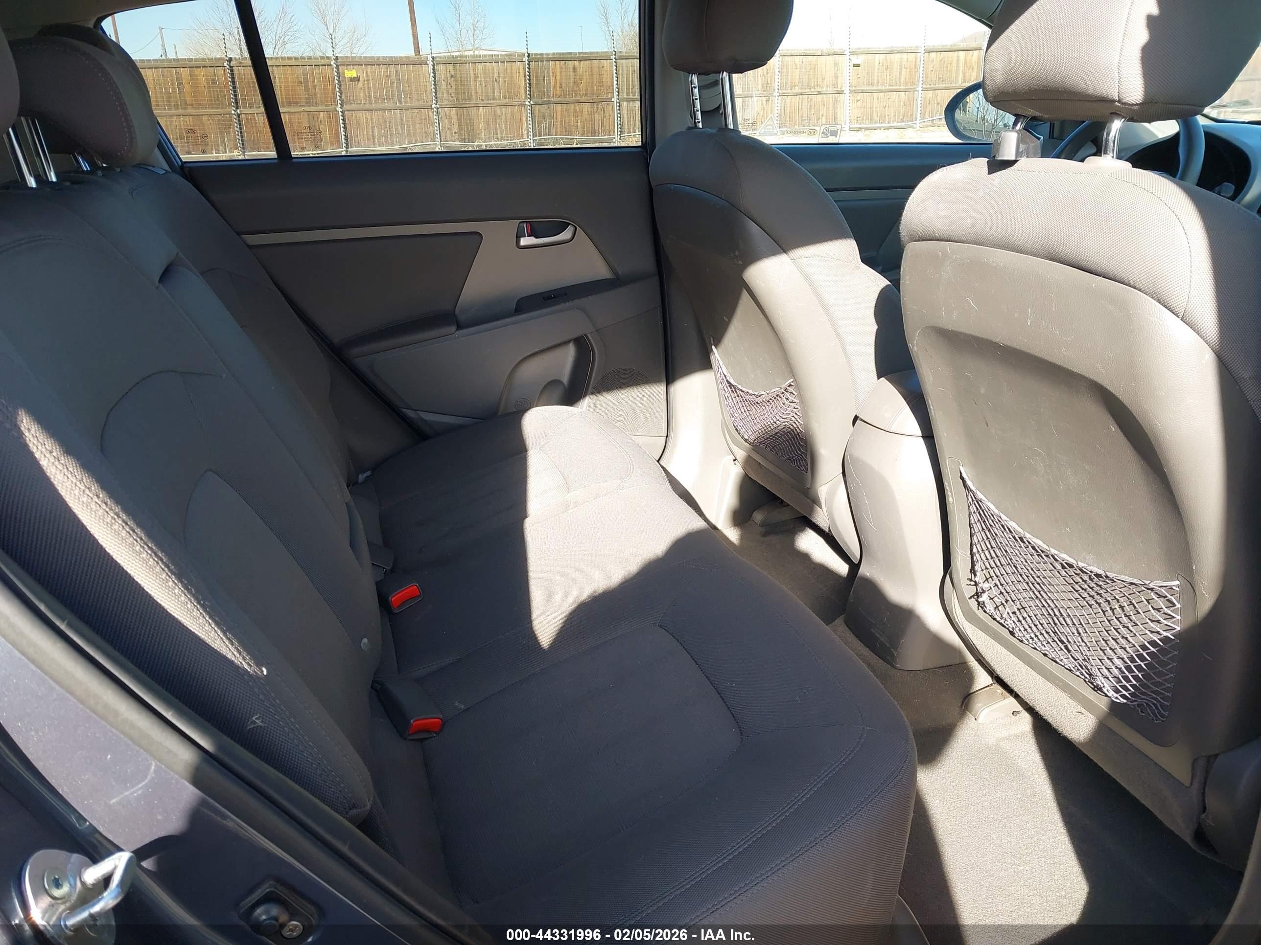 KIA SPORTAGE image 8