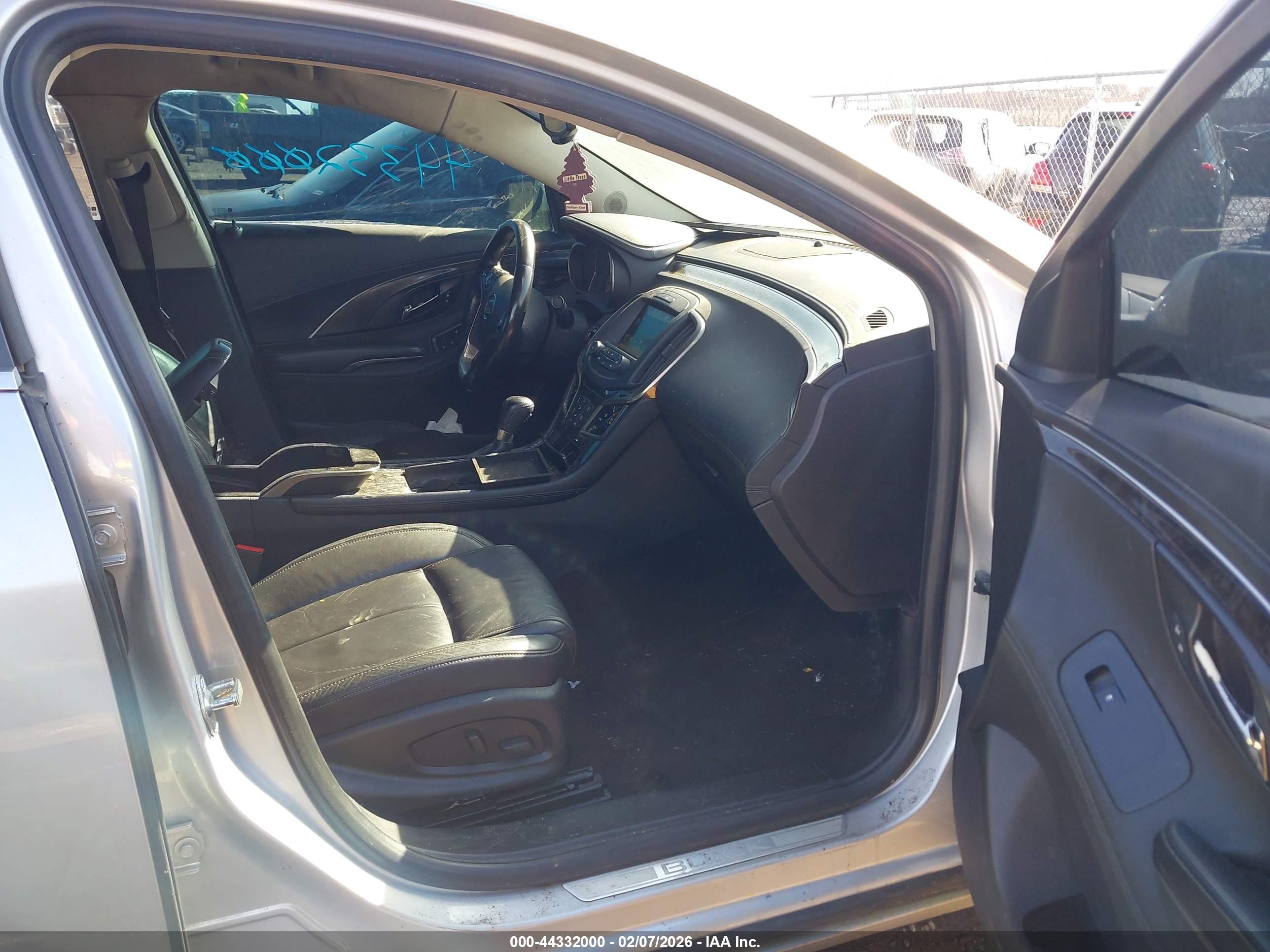 BUICK LACROSSE image 5