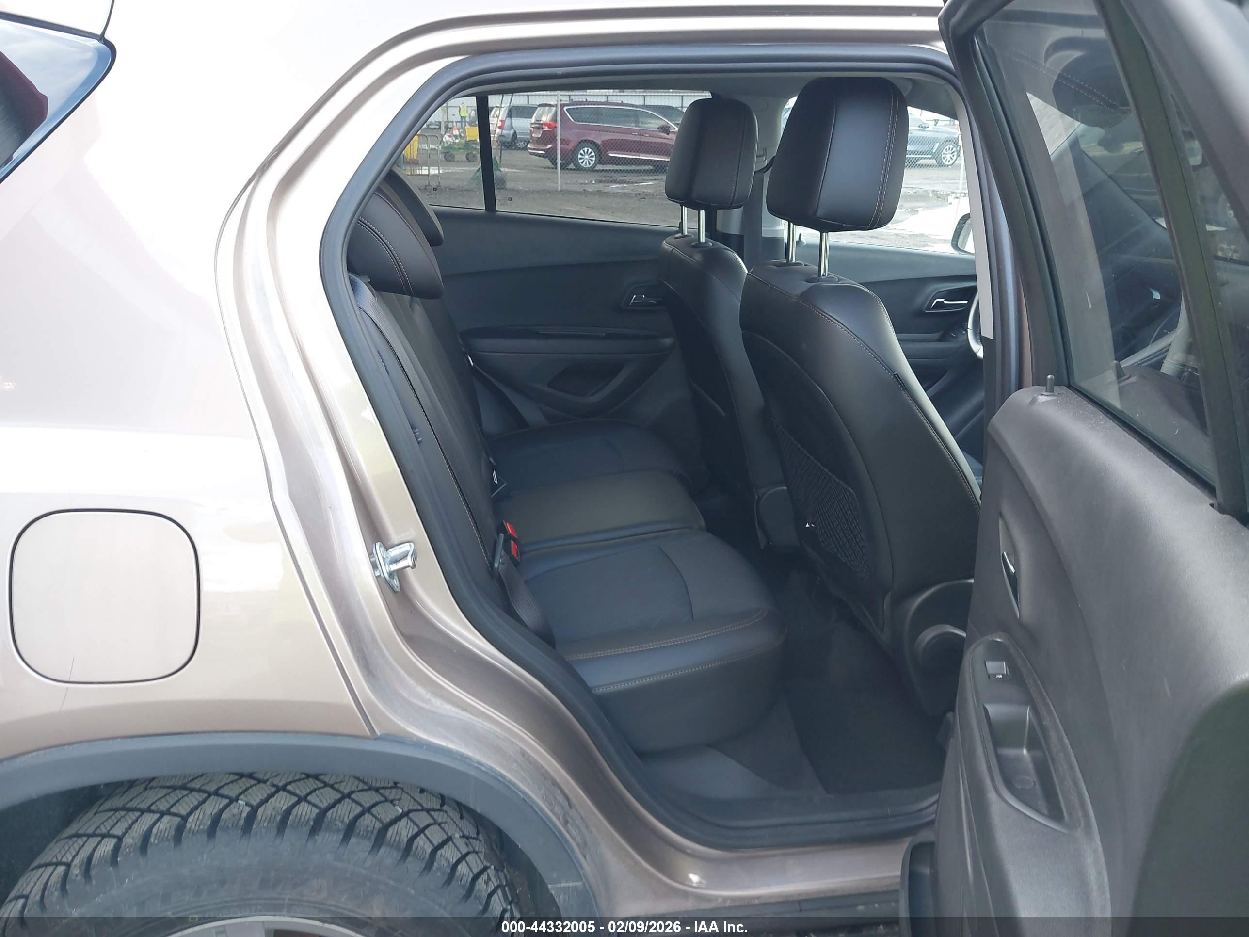 CHEVROLET TRAX image 8