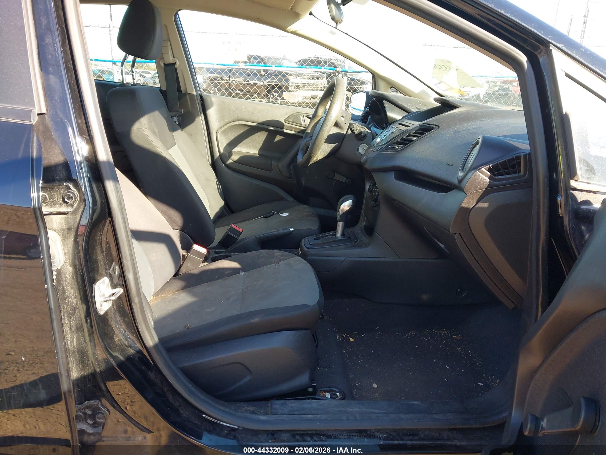 FORD FIESTA image 5