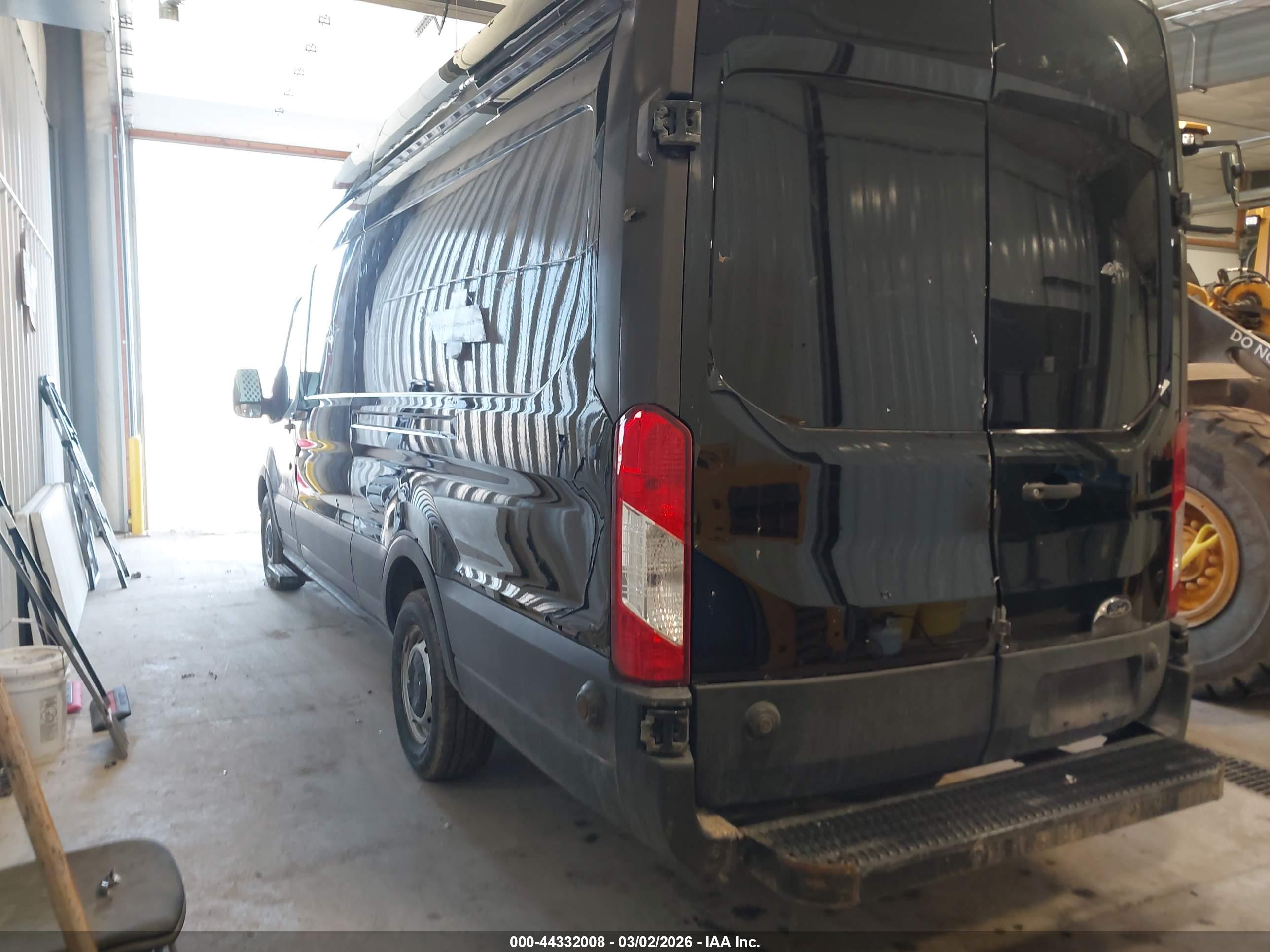 FORD TRANSIT-250 image 3