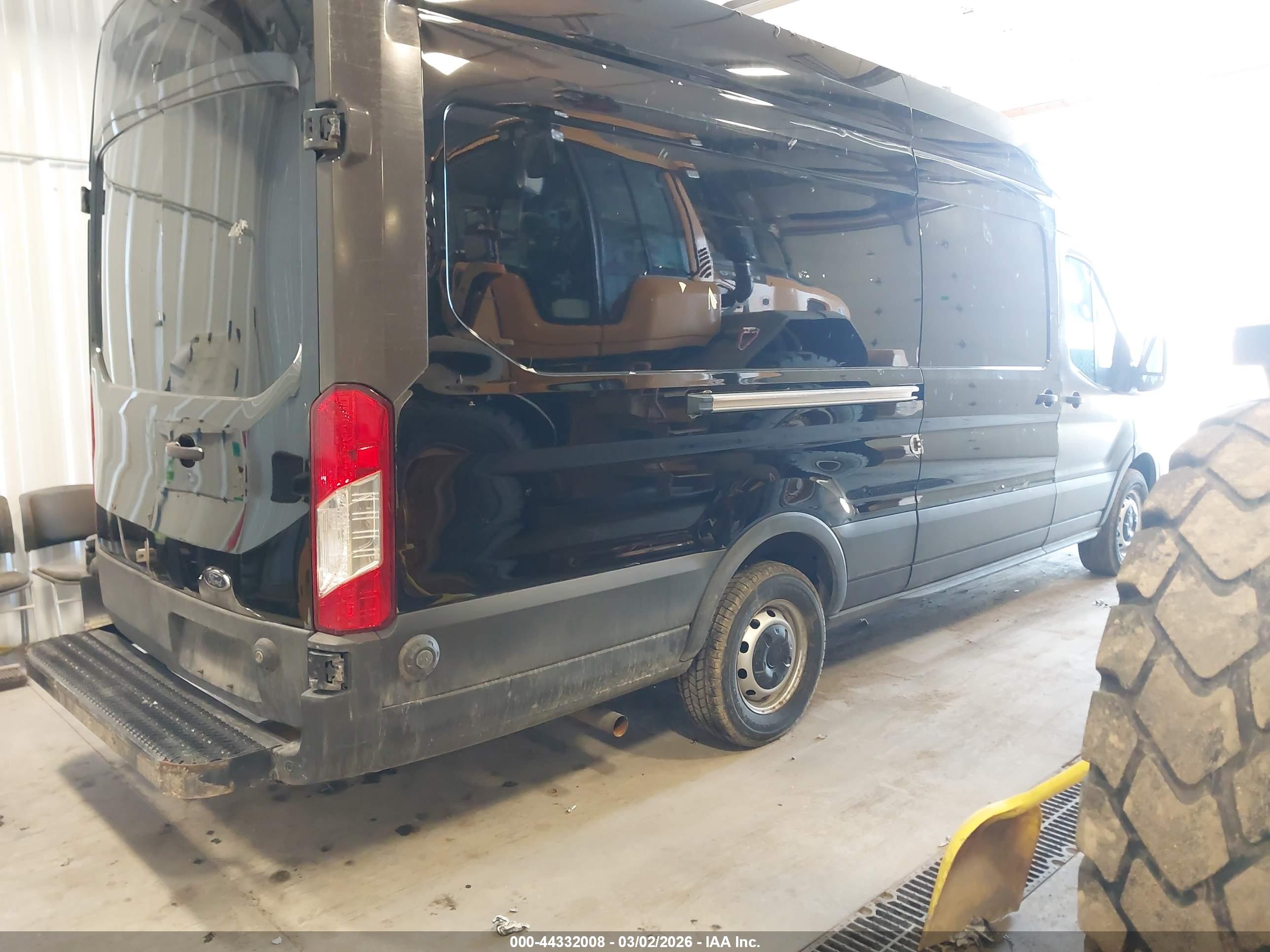 FORD TRANSIT-250 image 4