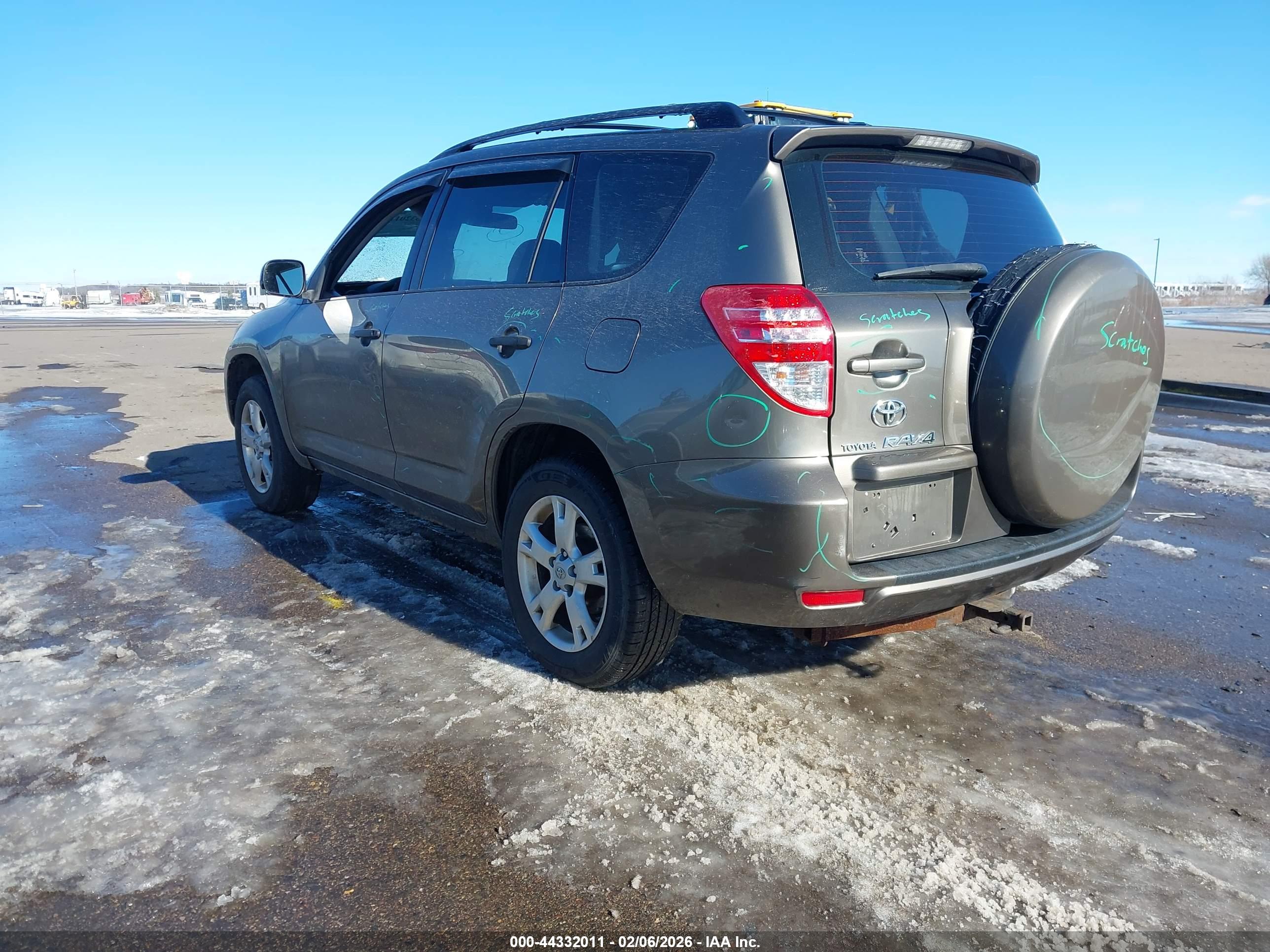 TOYOTA RAV4 image 3