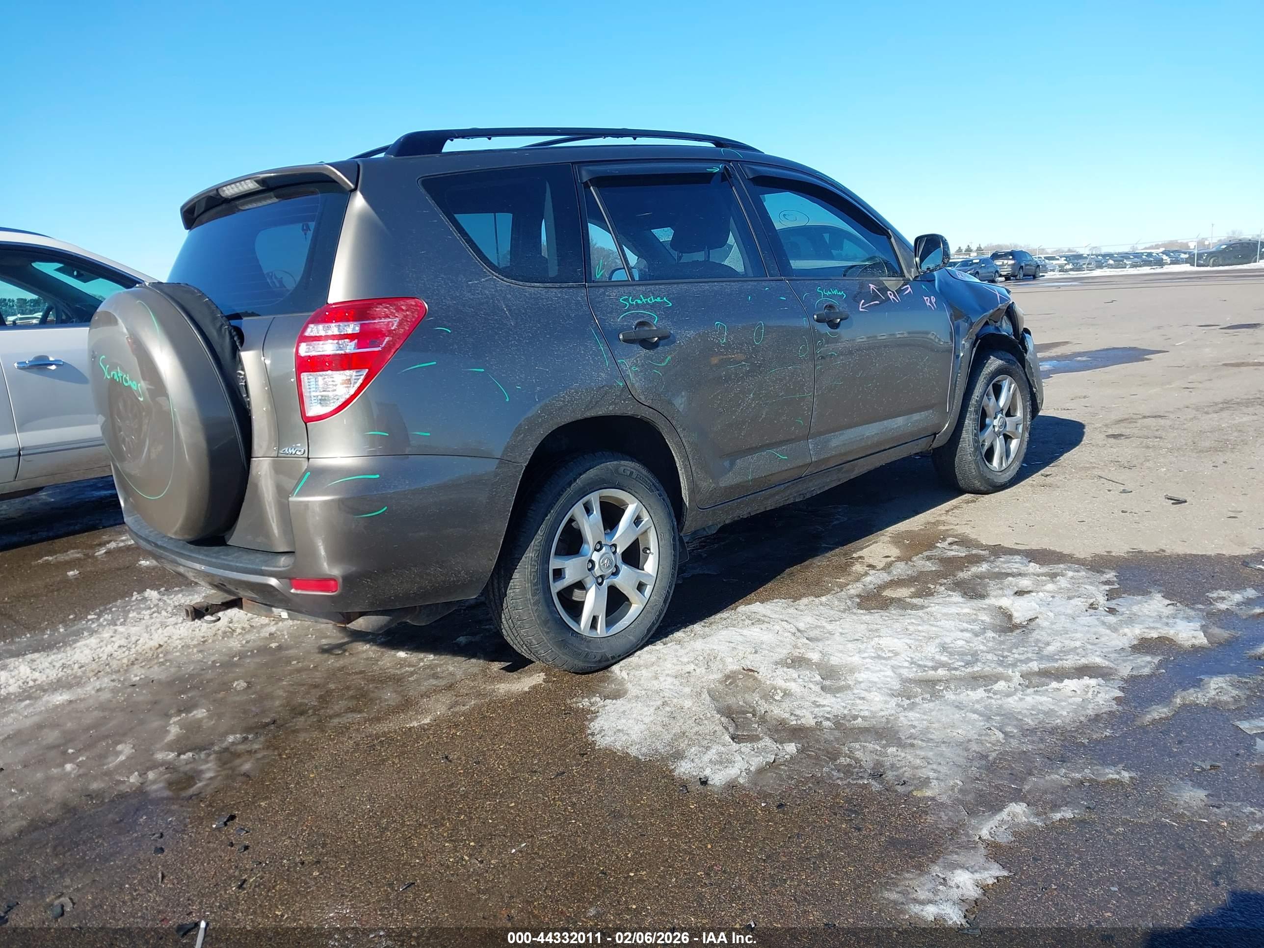 TOYOTA RAV4 image 4