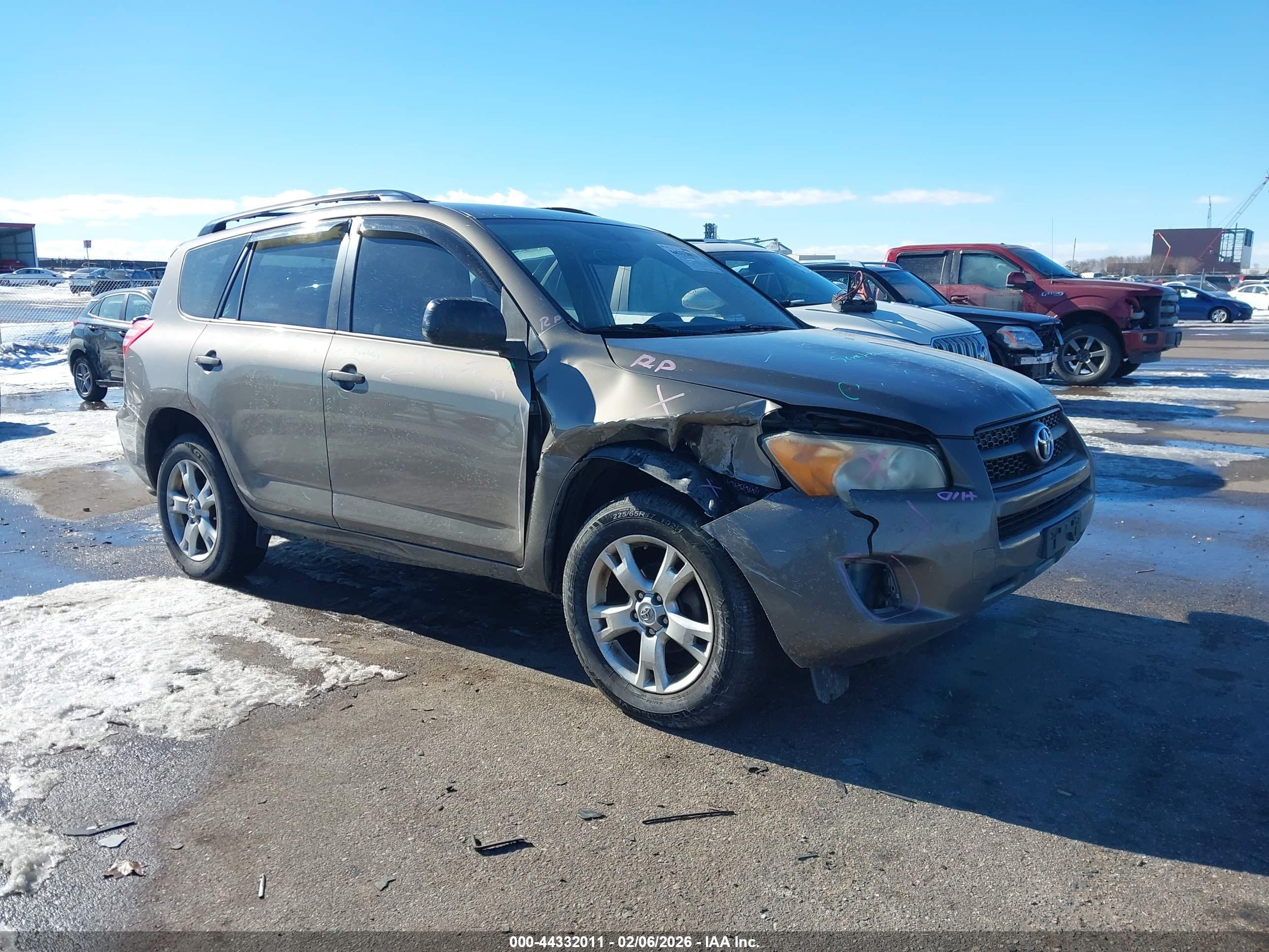 TOYOTA RAV4 image 6