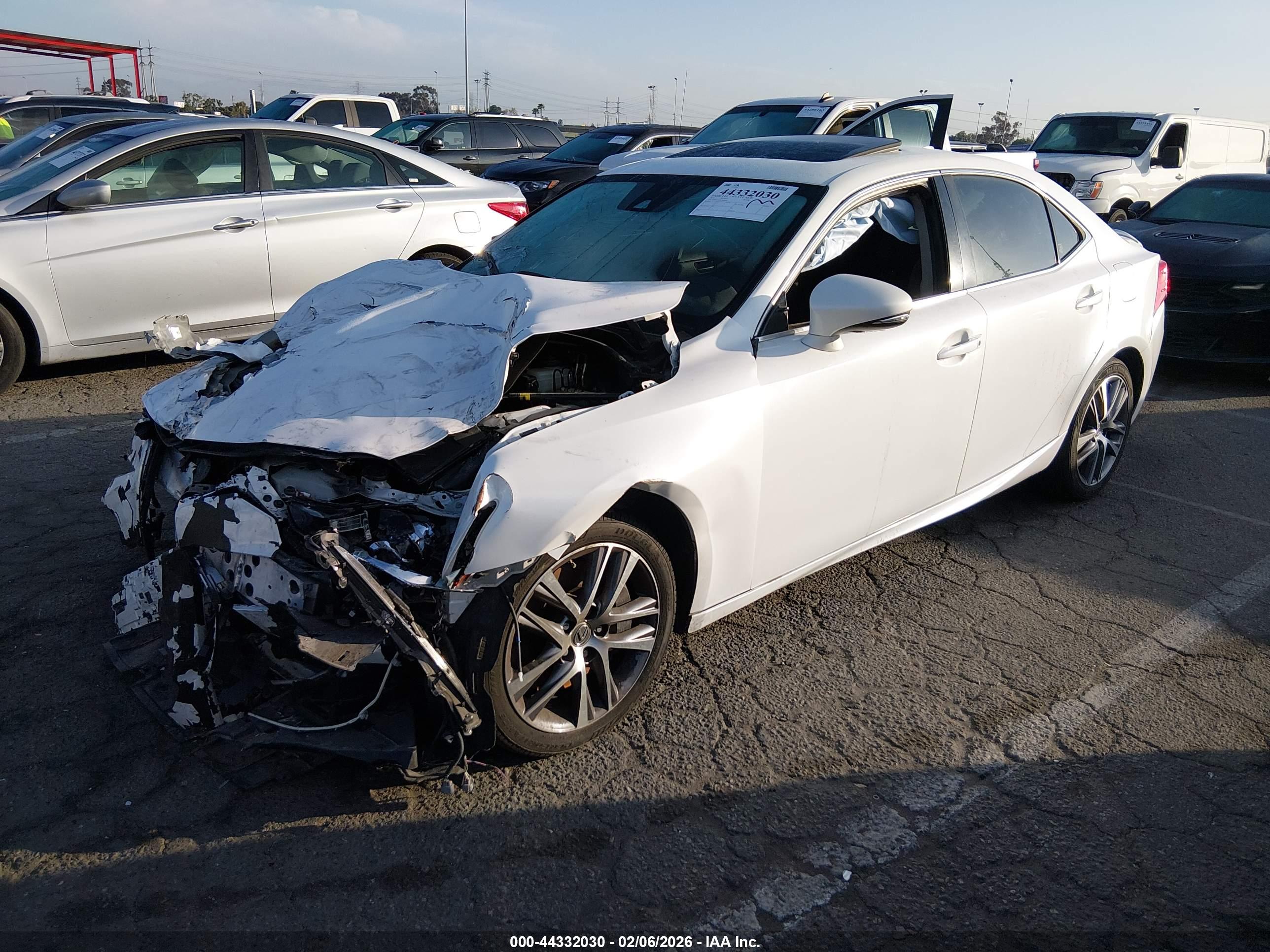 LEXUS IS image 2