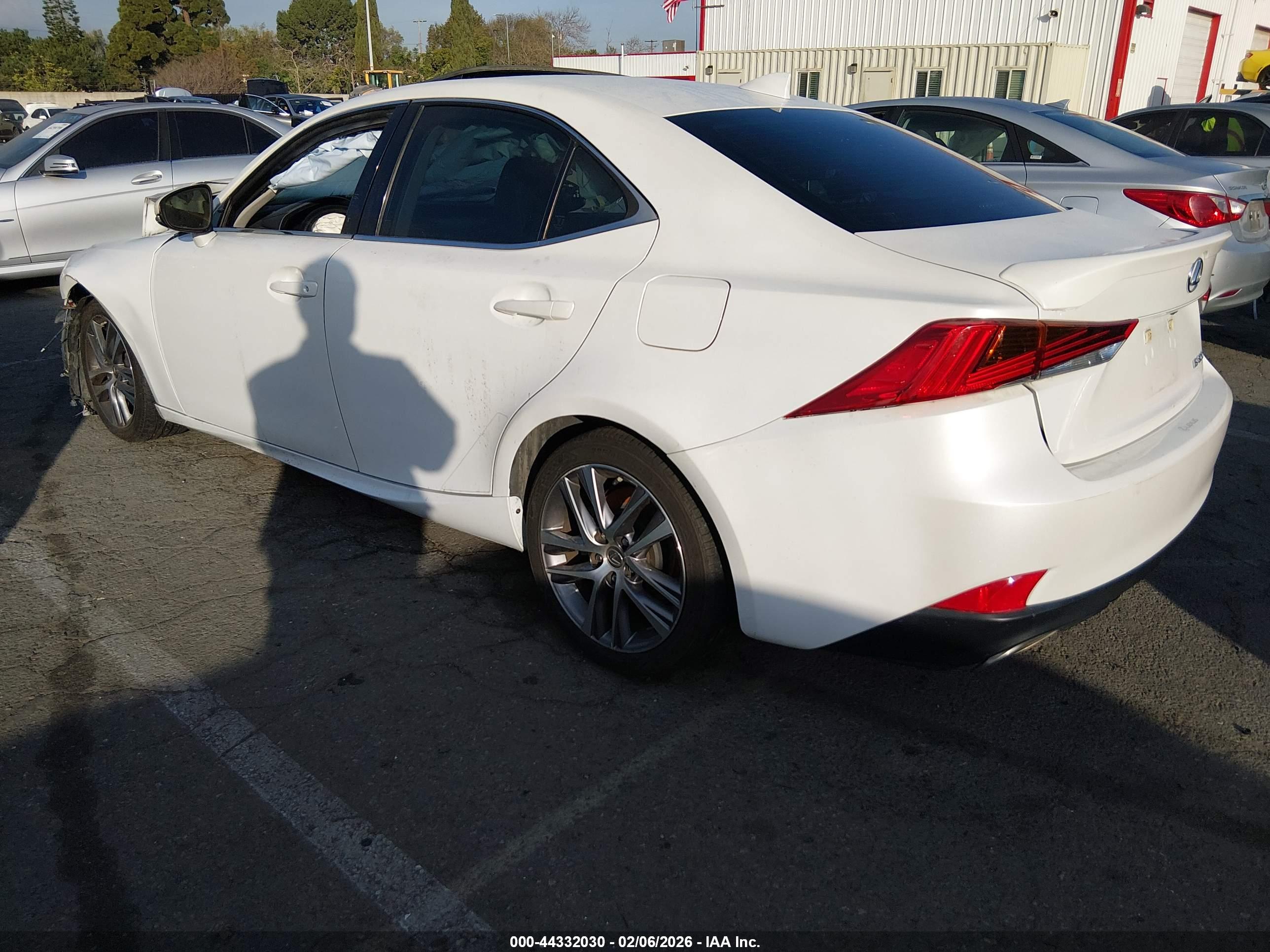 LEXUS IS image 3