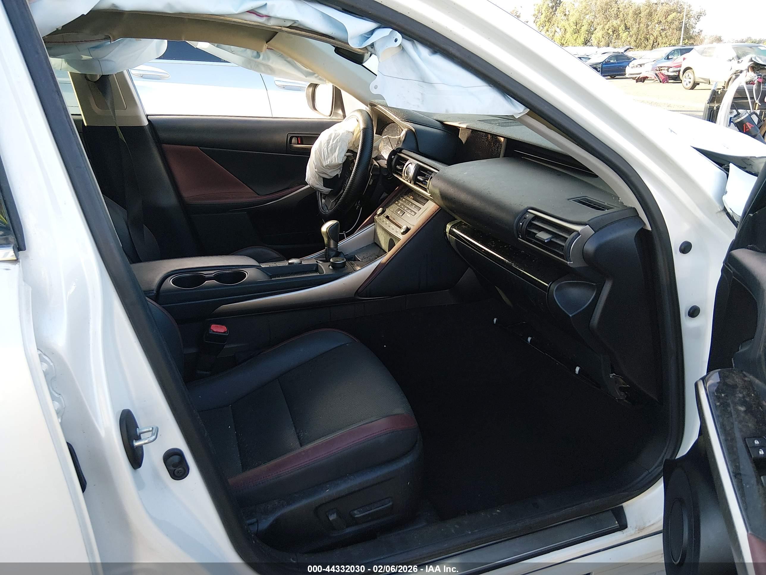 LEXUS IS image 5