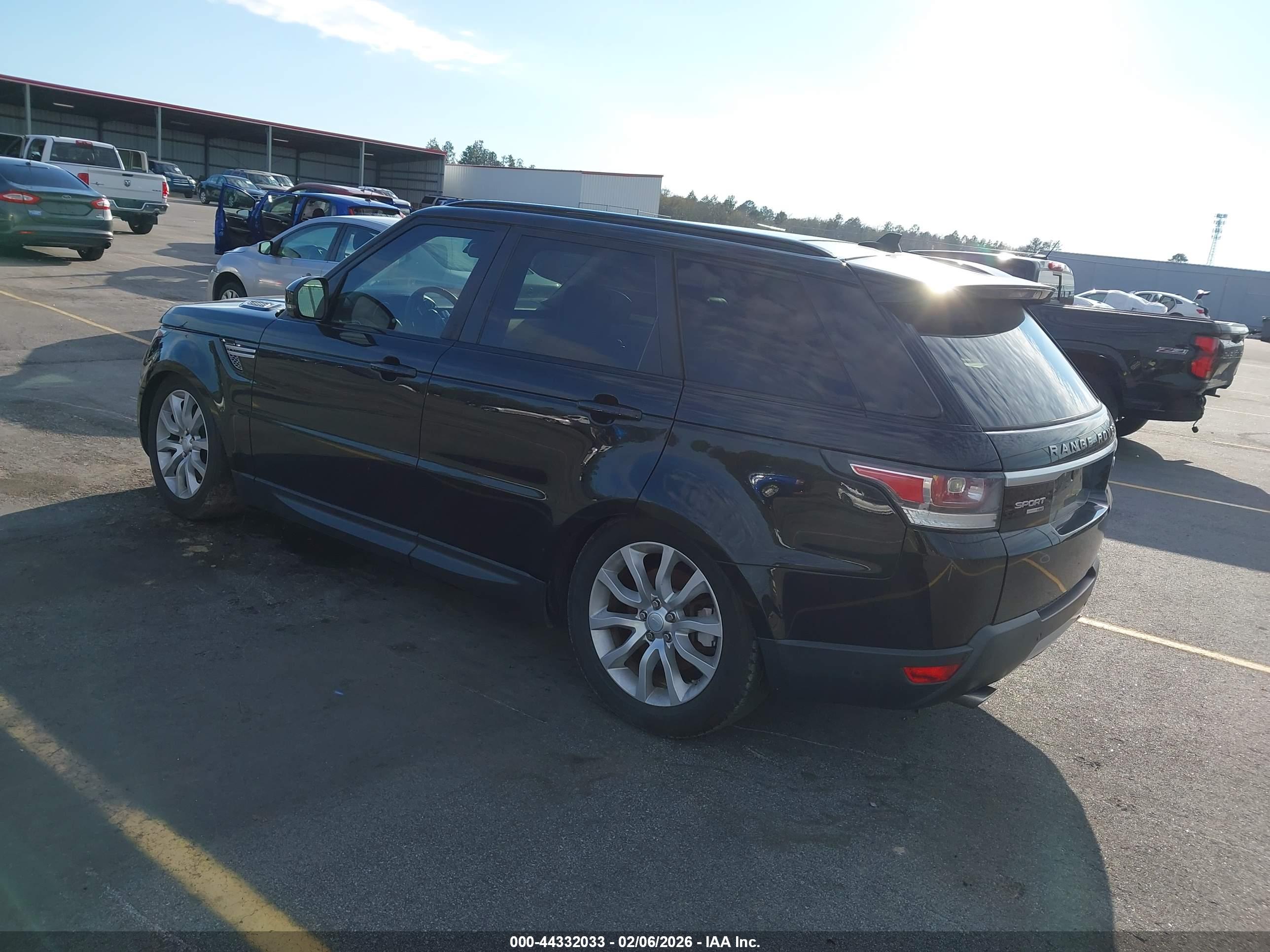 LAND ROVER image 3