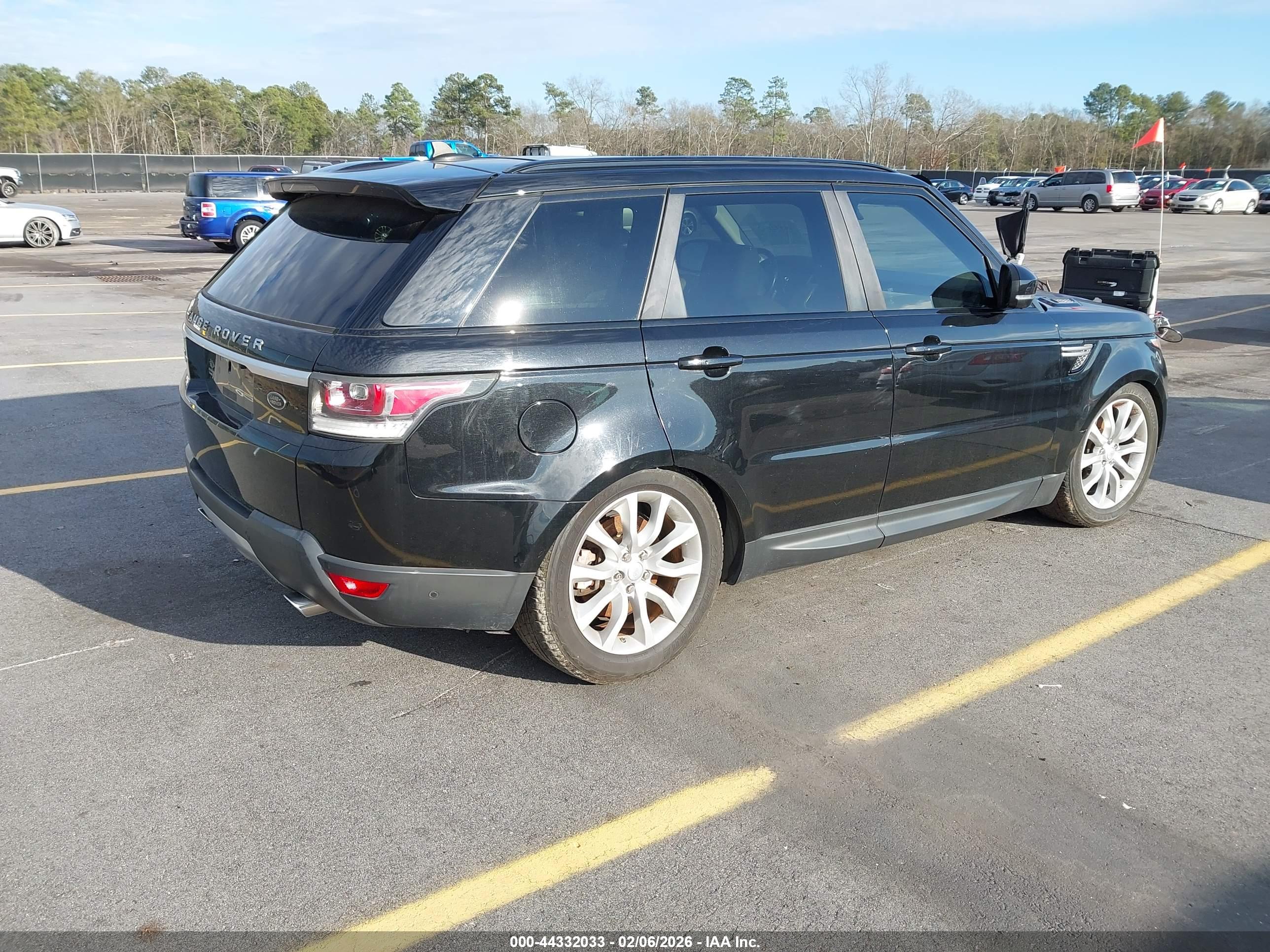 LAND ROVER image 4