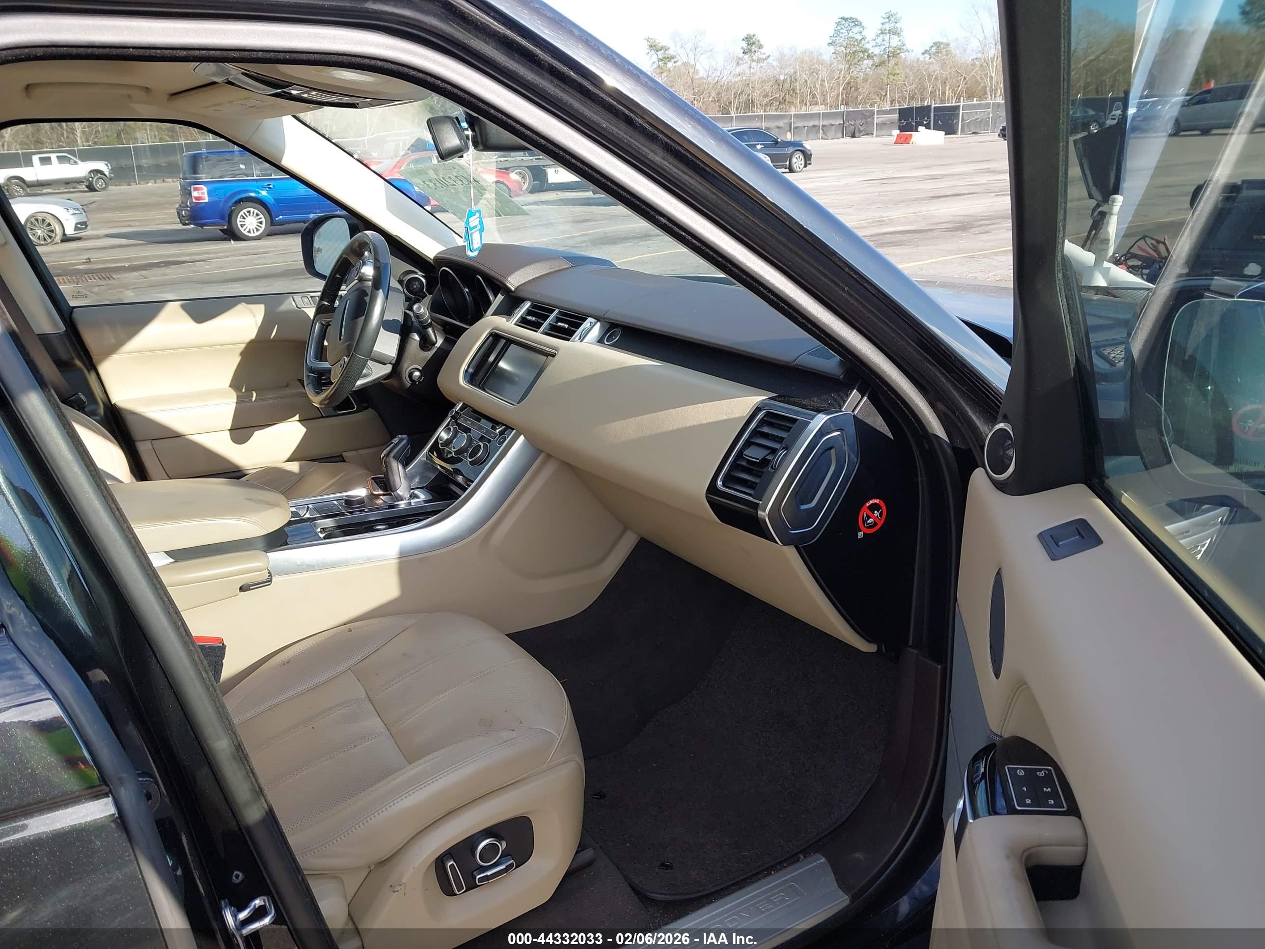 LAND ROVER image 5