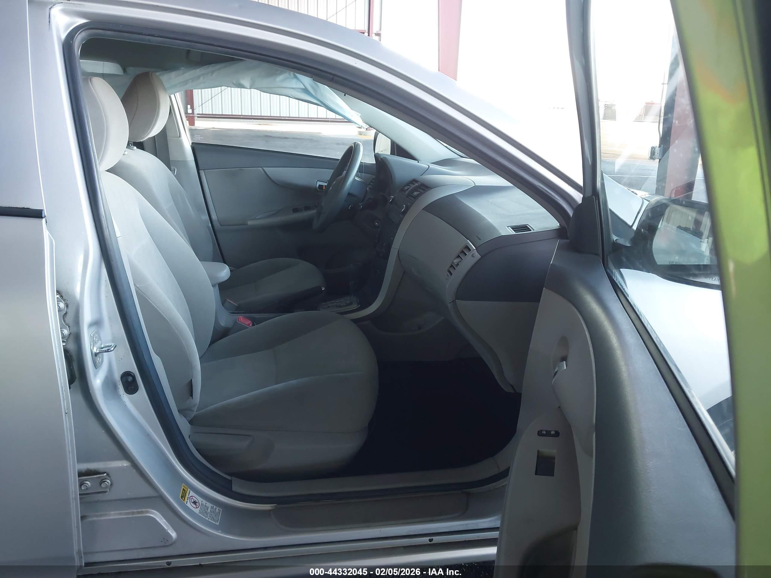 TOYOTA COROLLA image 5