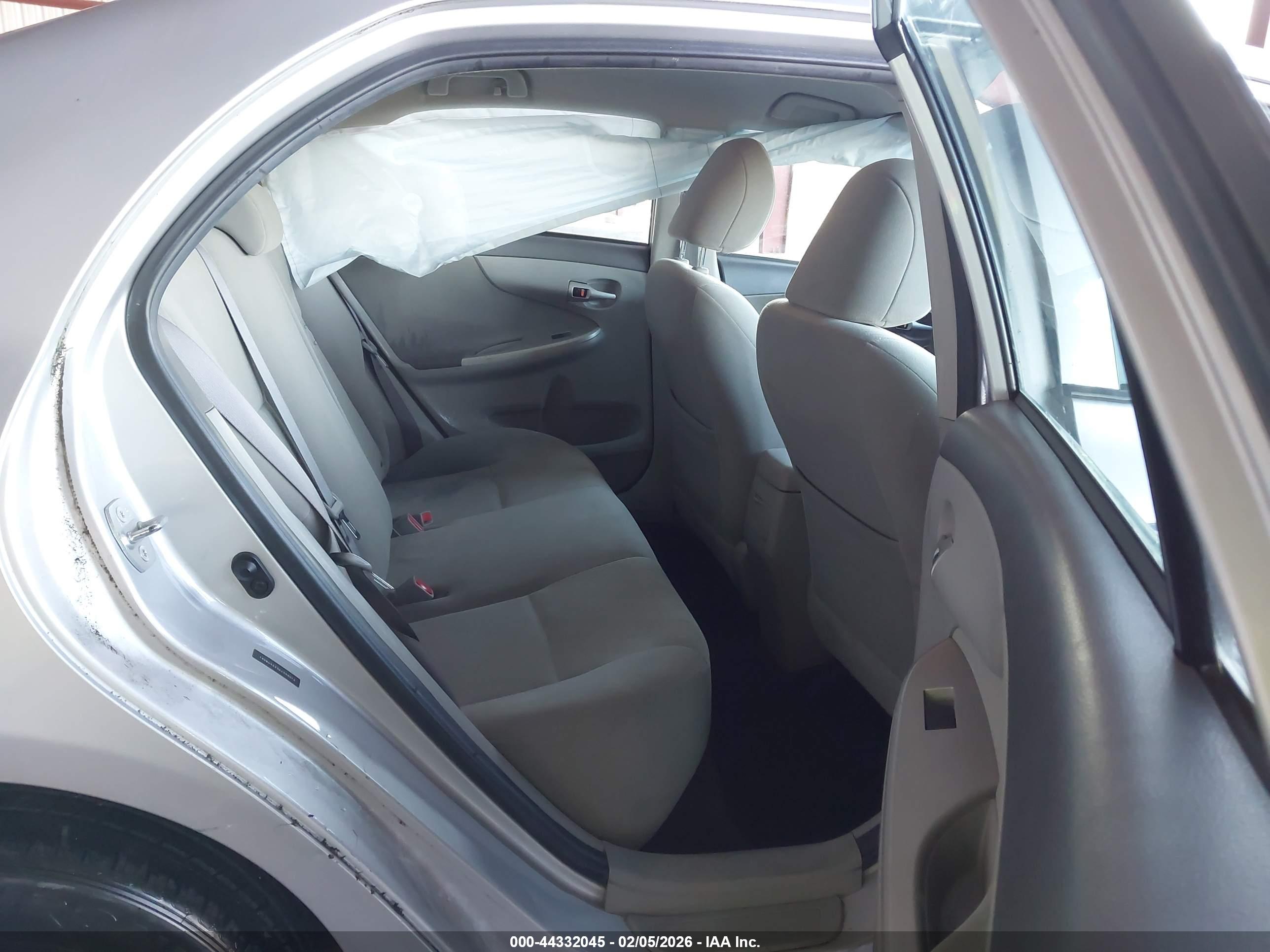 TOYOTA COROLLA image 8
