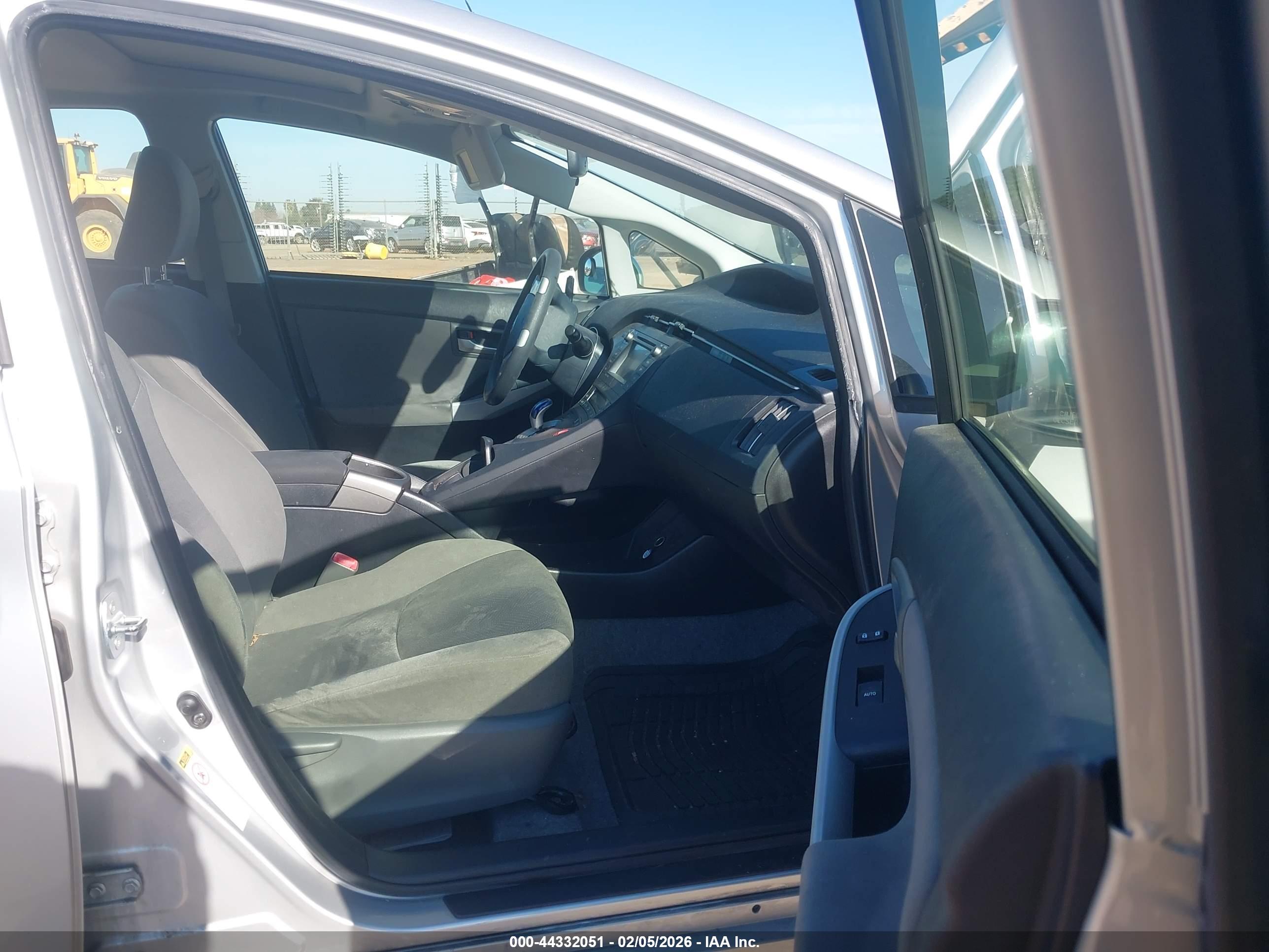TOYOTA PRIUS image 5