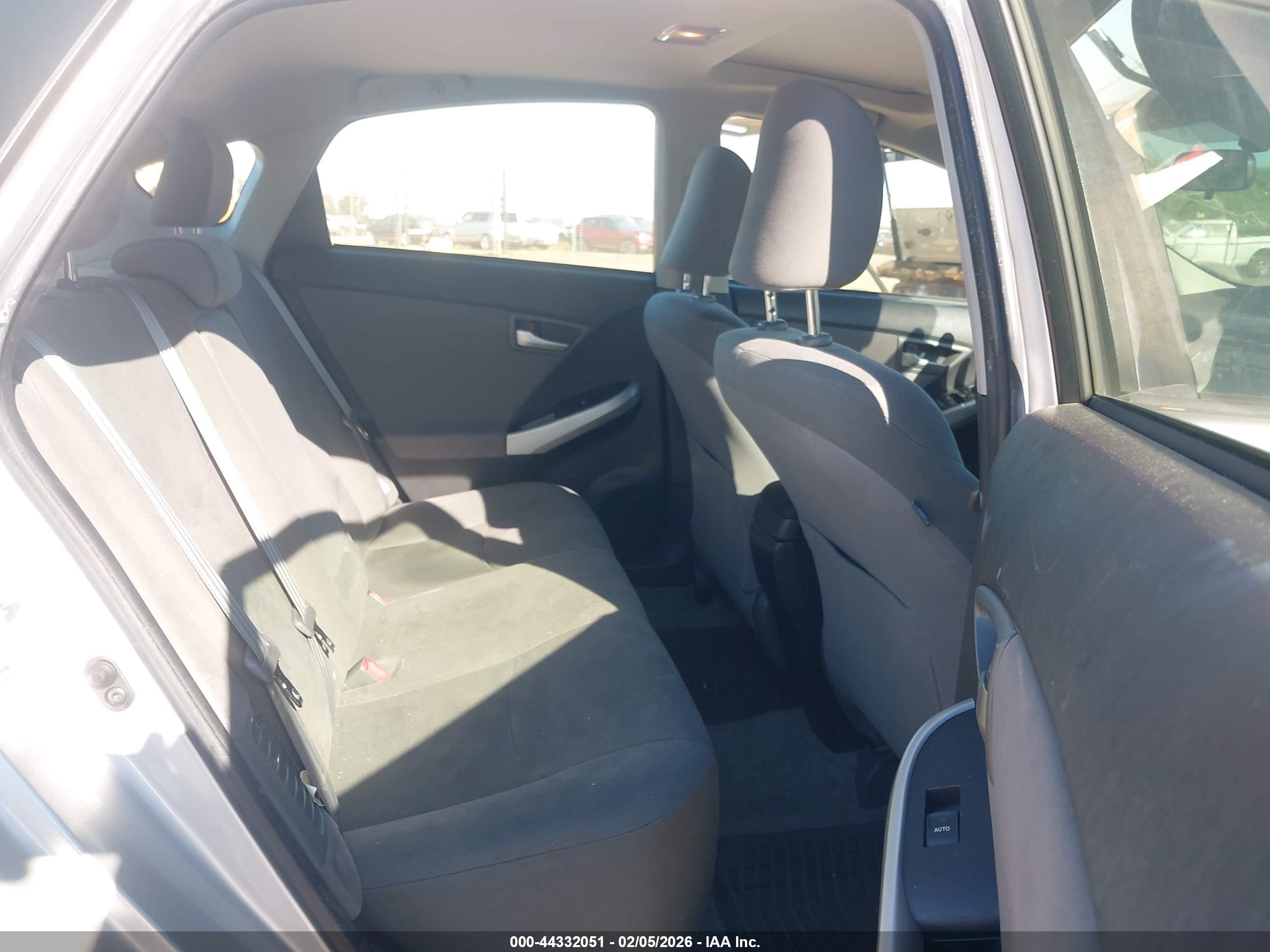 TOYOTA PRIUS image 8