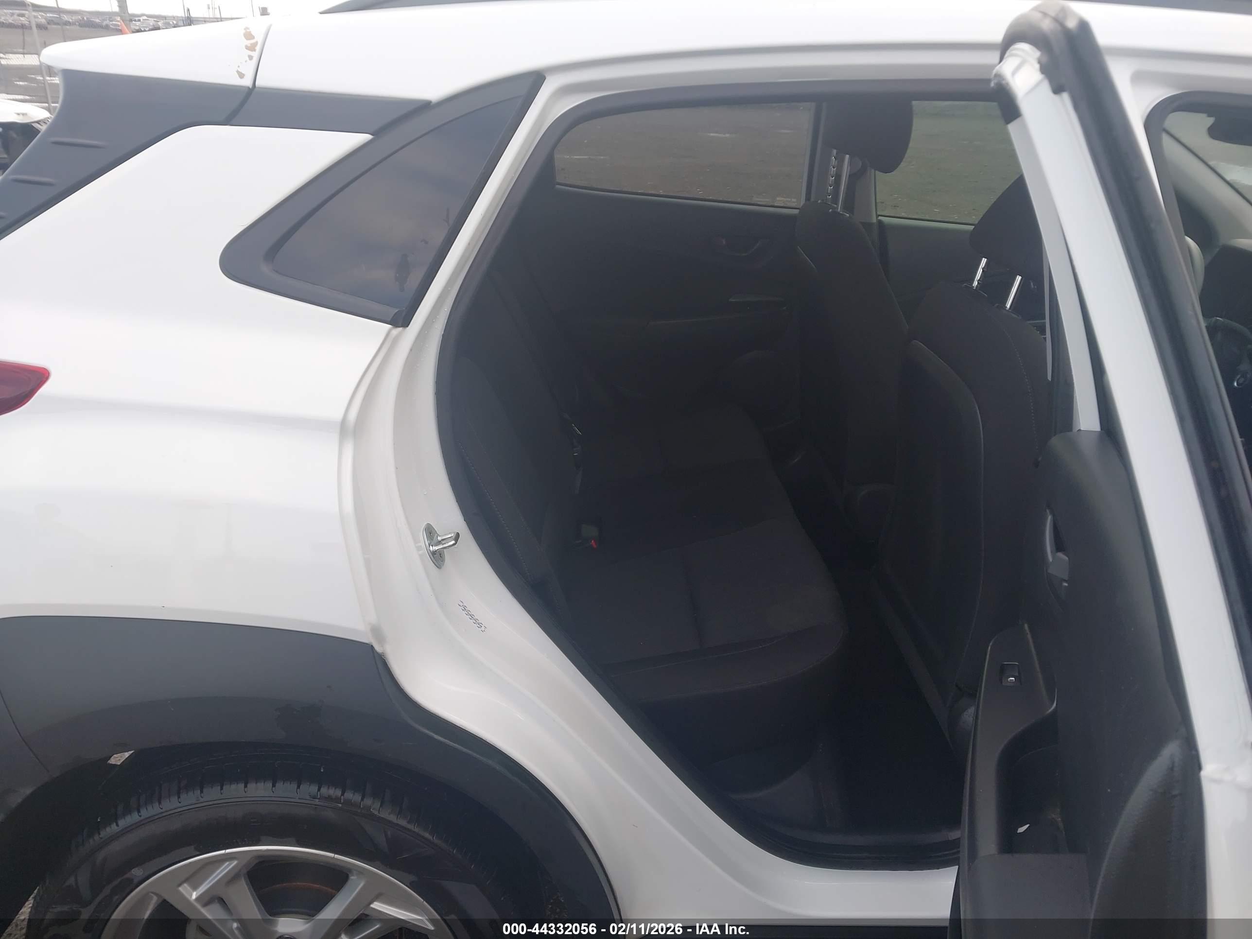 HYUNDAI KONA image 8